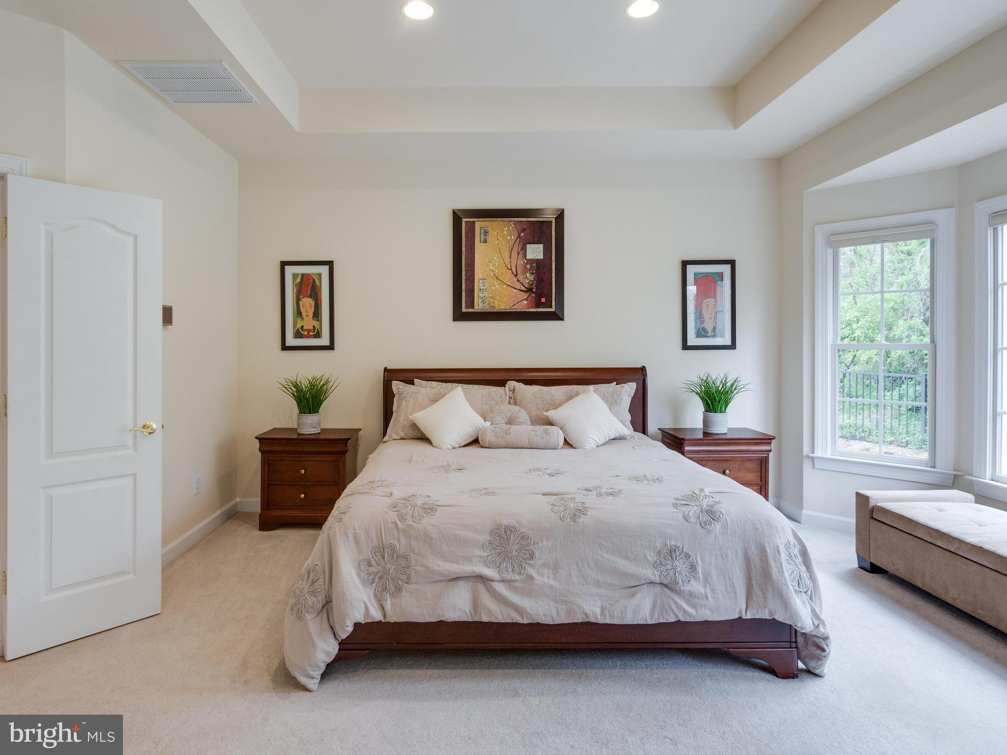 LAKE BARCROFT - Residential