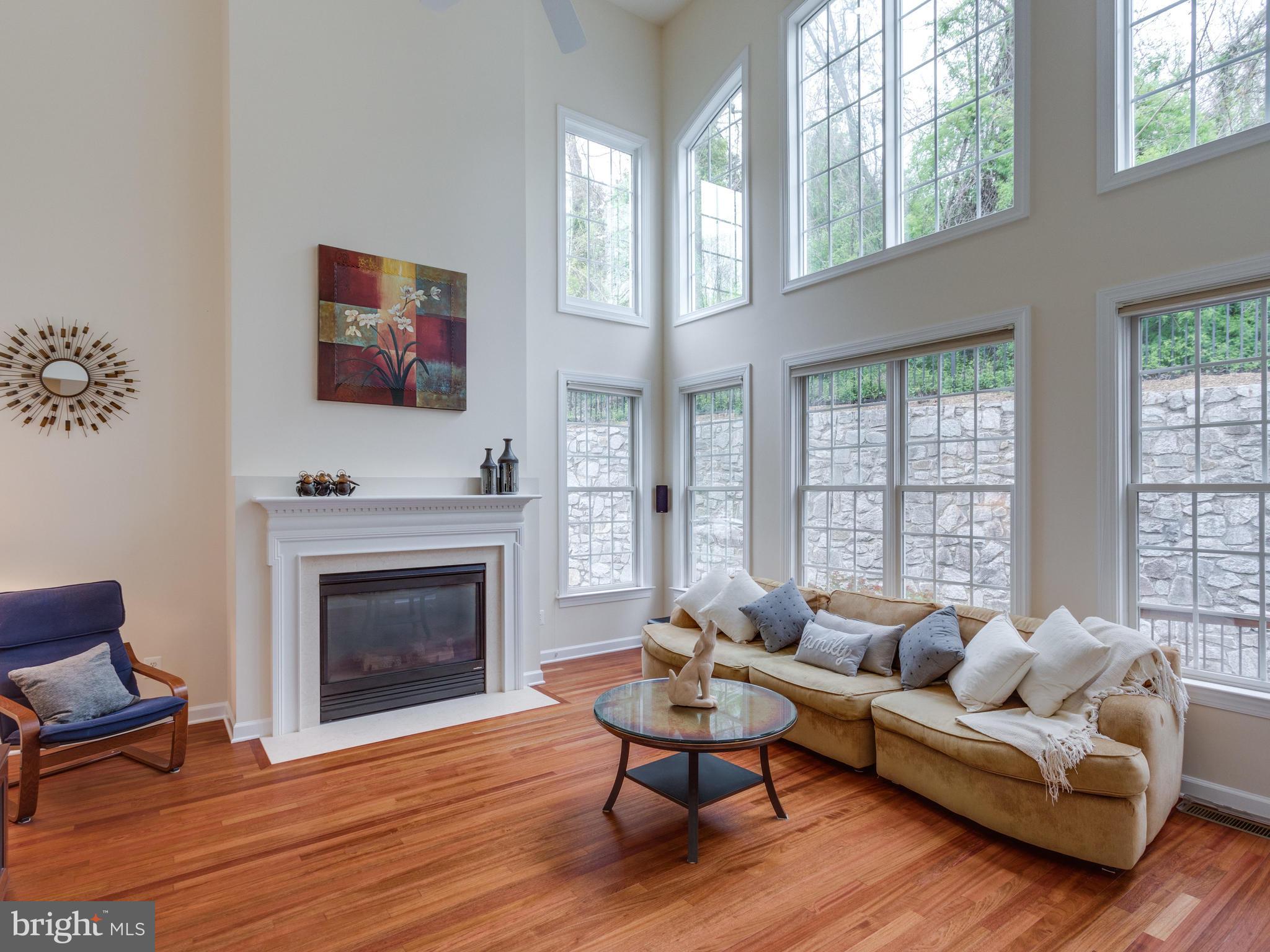 LAKE BARCROFT - Residential