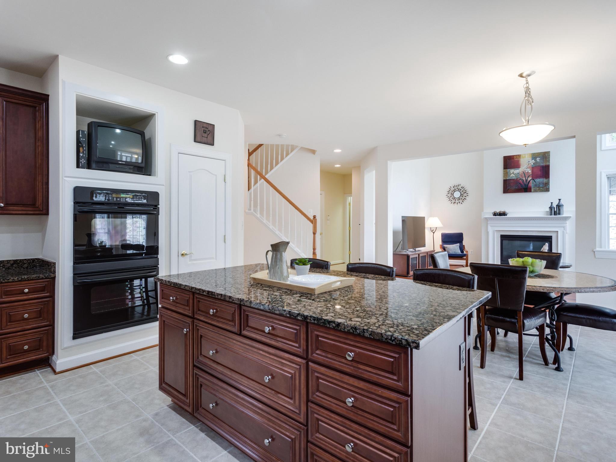 LAKE BARCROFT - Residential