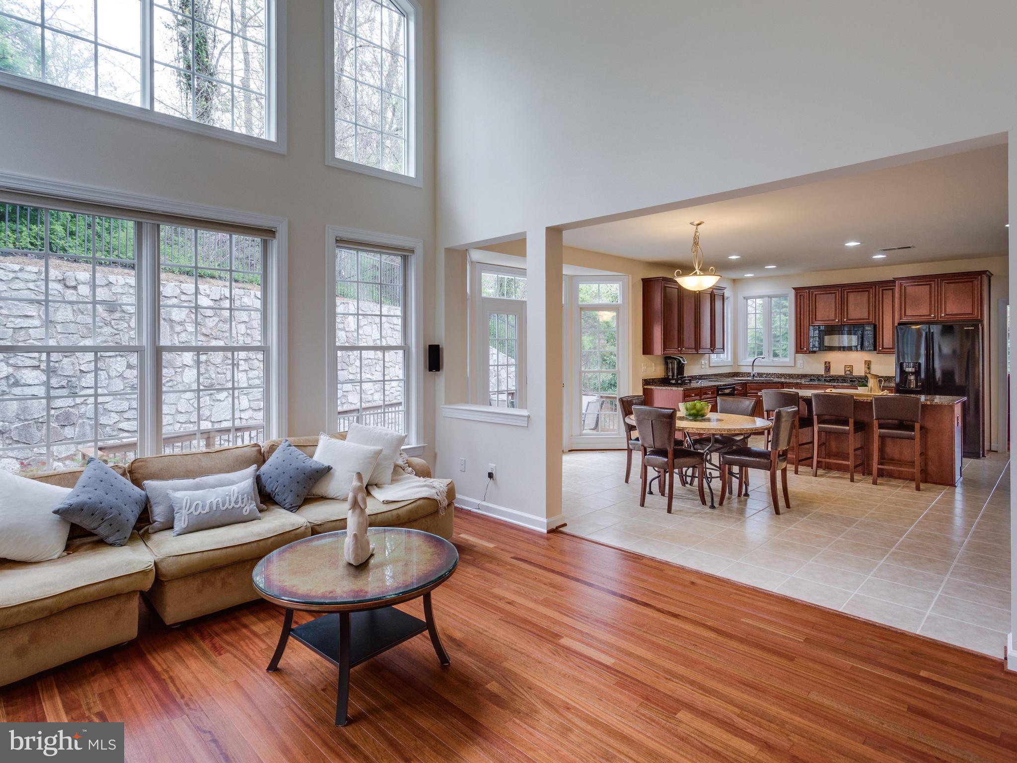 LAKE BARCROFT - Residential