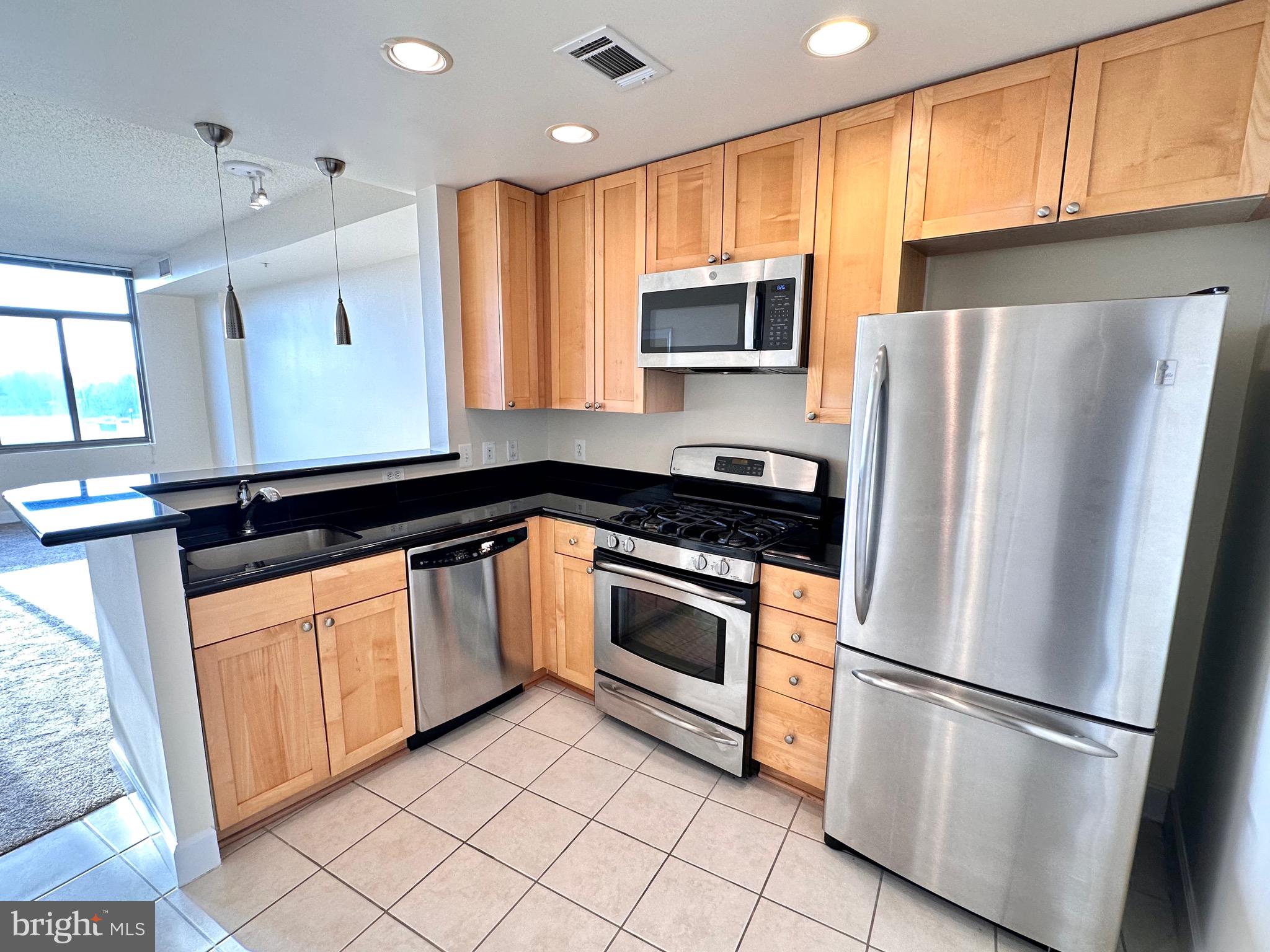 ECLIPSE ON CENTER PARK - Residential