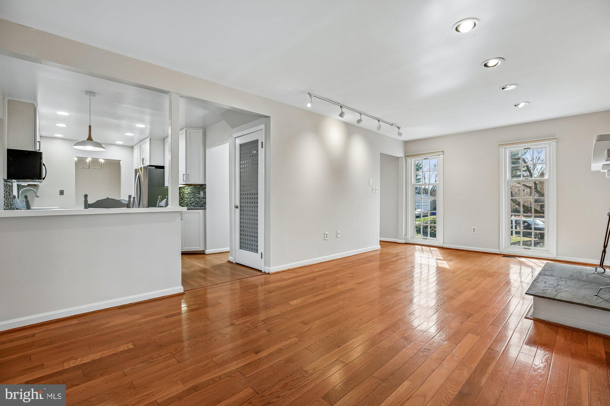 QUINCE ORCHARD KNOLLS - Residential