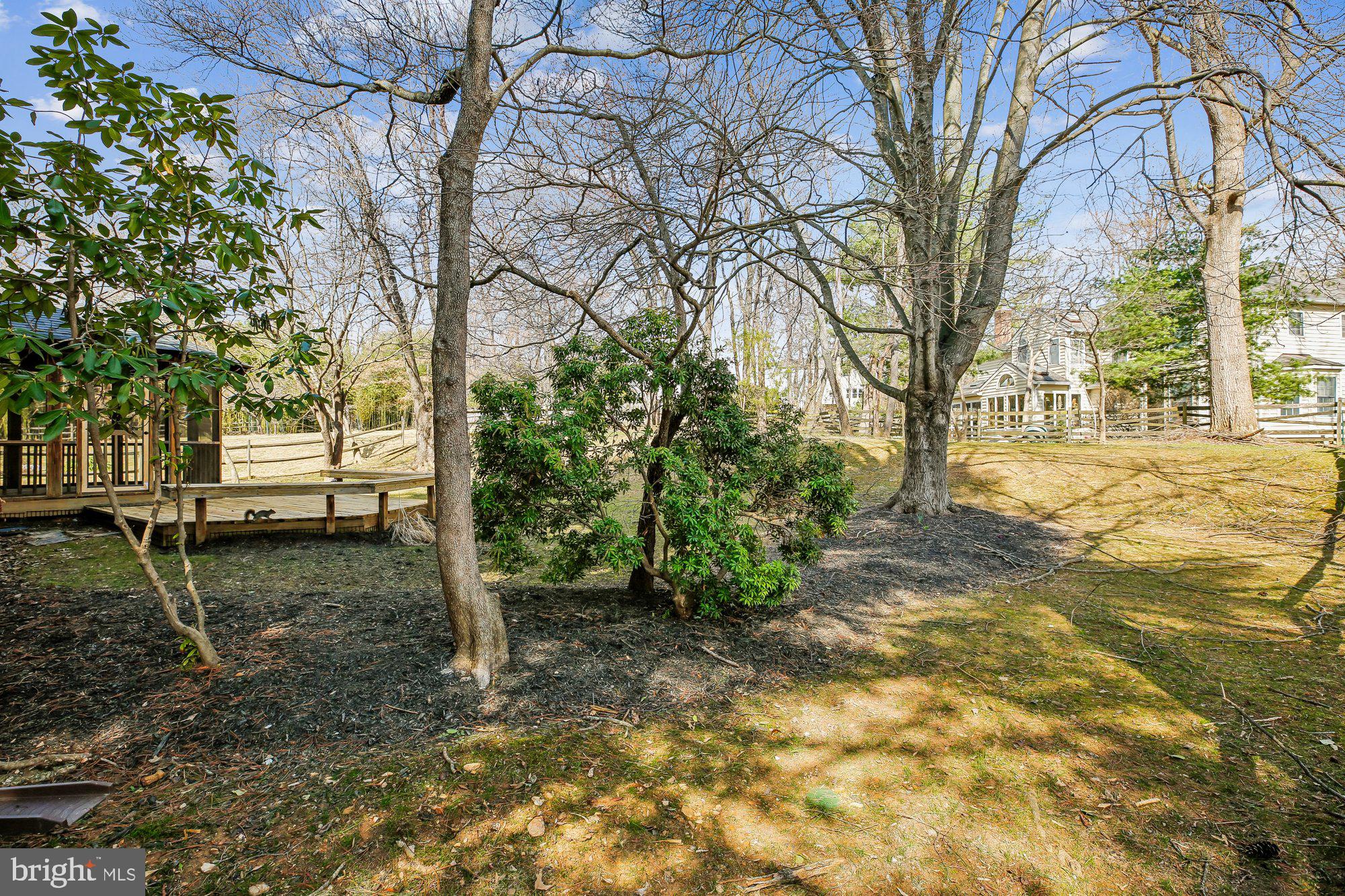QUINCE ORCHARD KNOLLS - Residential