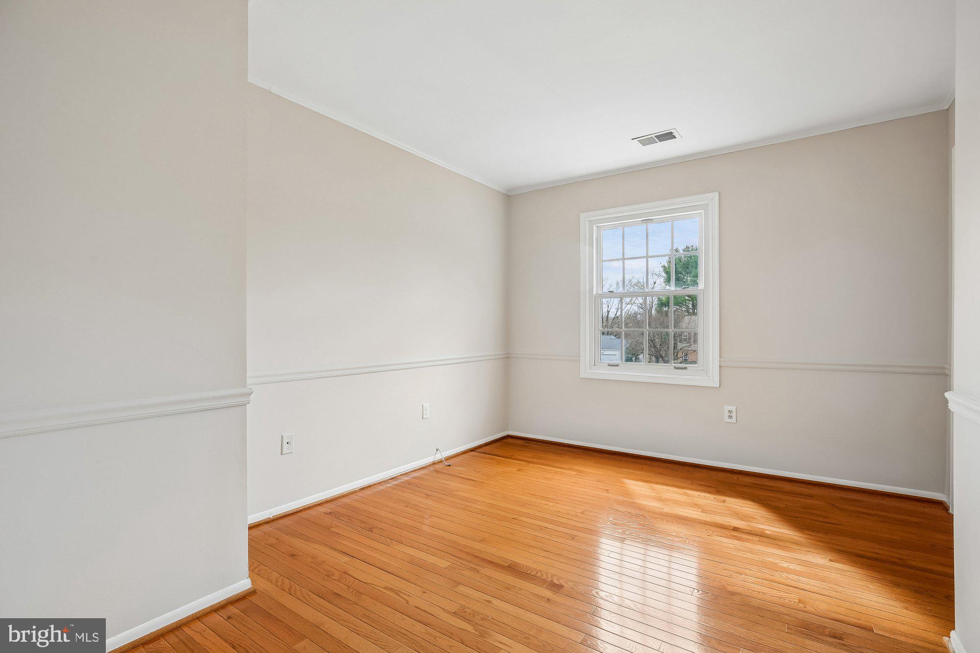 QUINCE ORCHARD KNOLLS - Residential