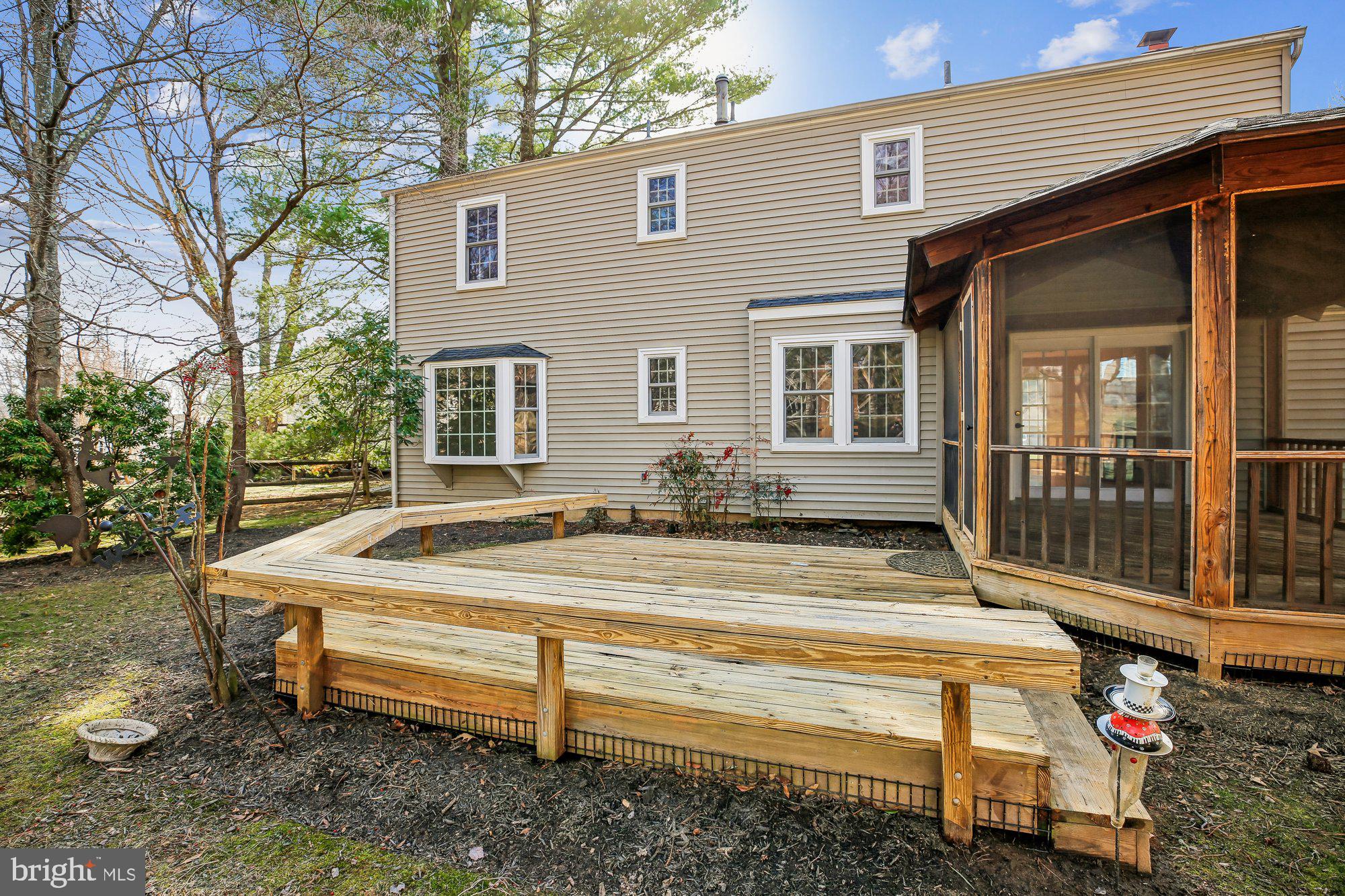 QUINCE ORCHARD KNOLLS - Residential
