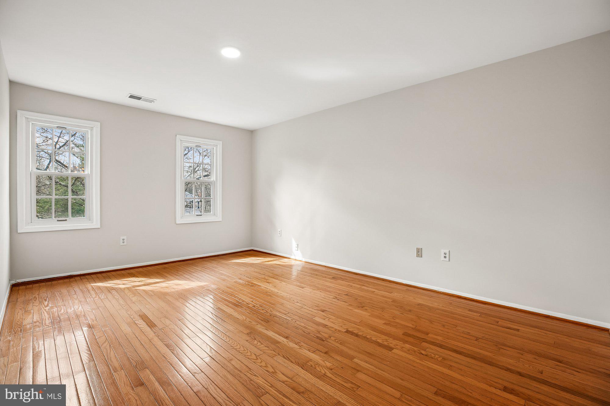 QUINCE ORCHARD KNOLLS - Residential
