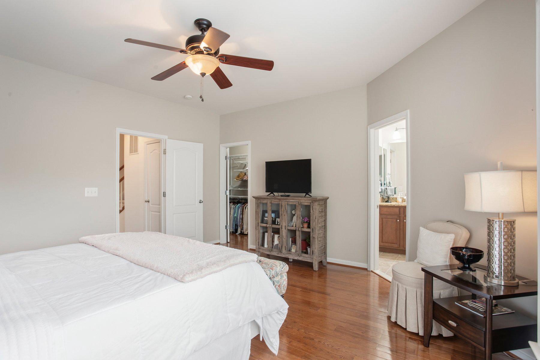 LANSDOWNE TOWN CENTER - Residential