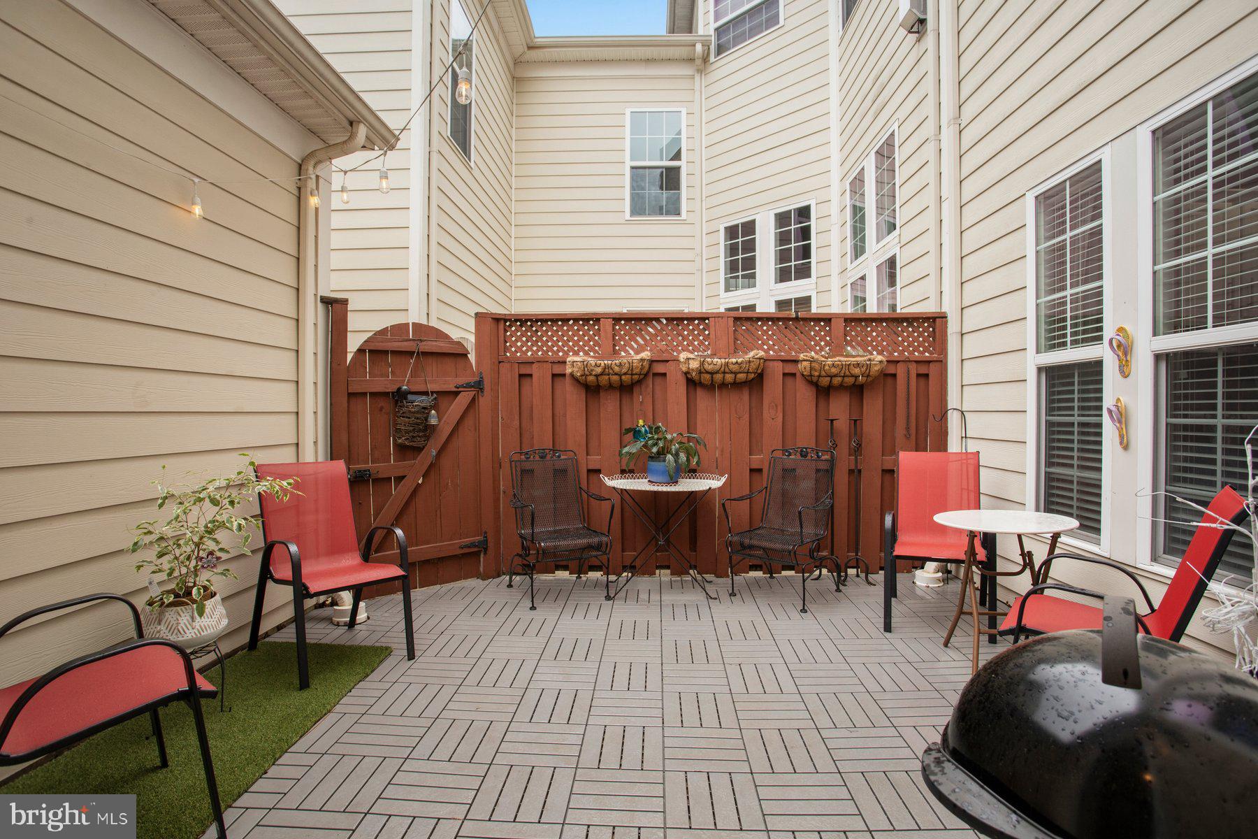 LANSDOWNE TOWN CENTER - Residential