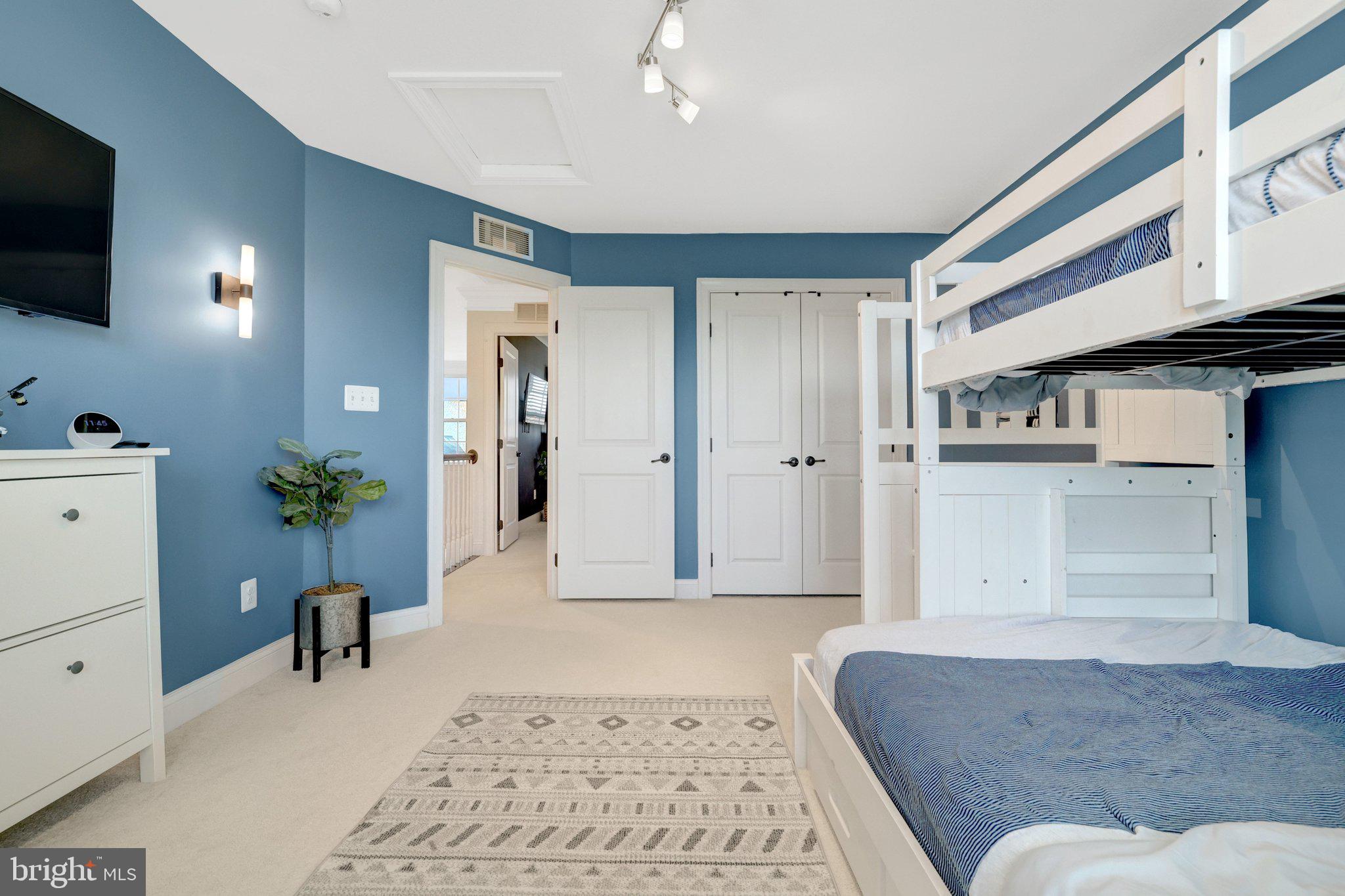 DAWSON'S CORNER - Residential