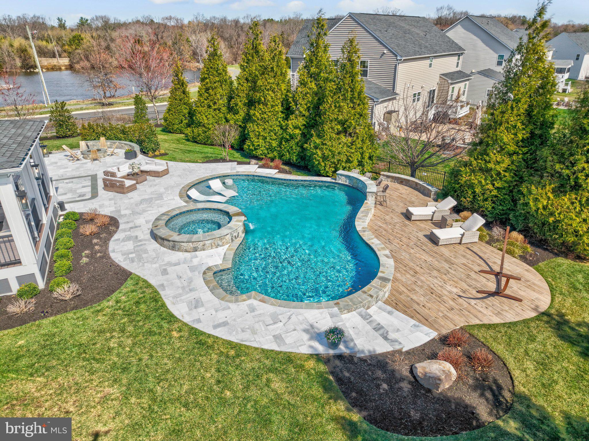 DAWSON'S CORNER - Residential