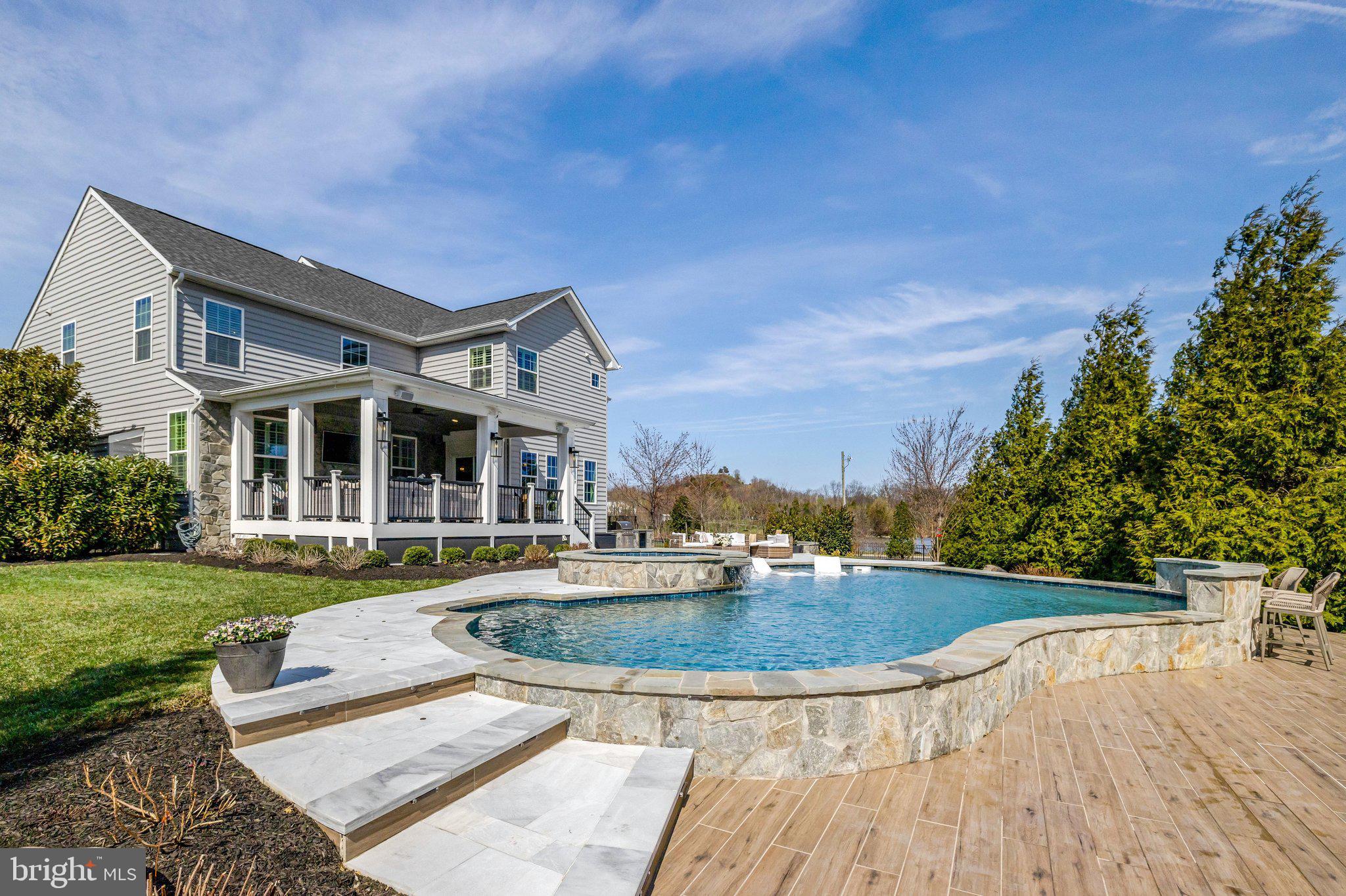 DAWSON'S CORNER - Residential