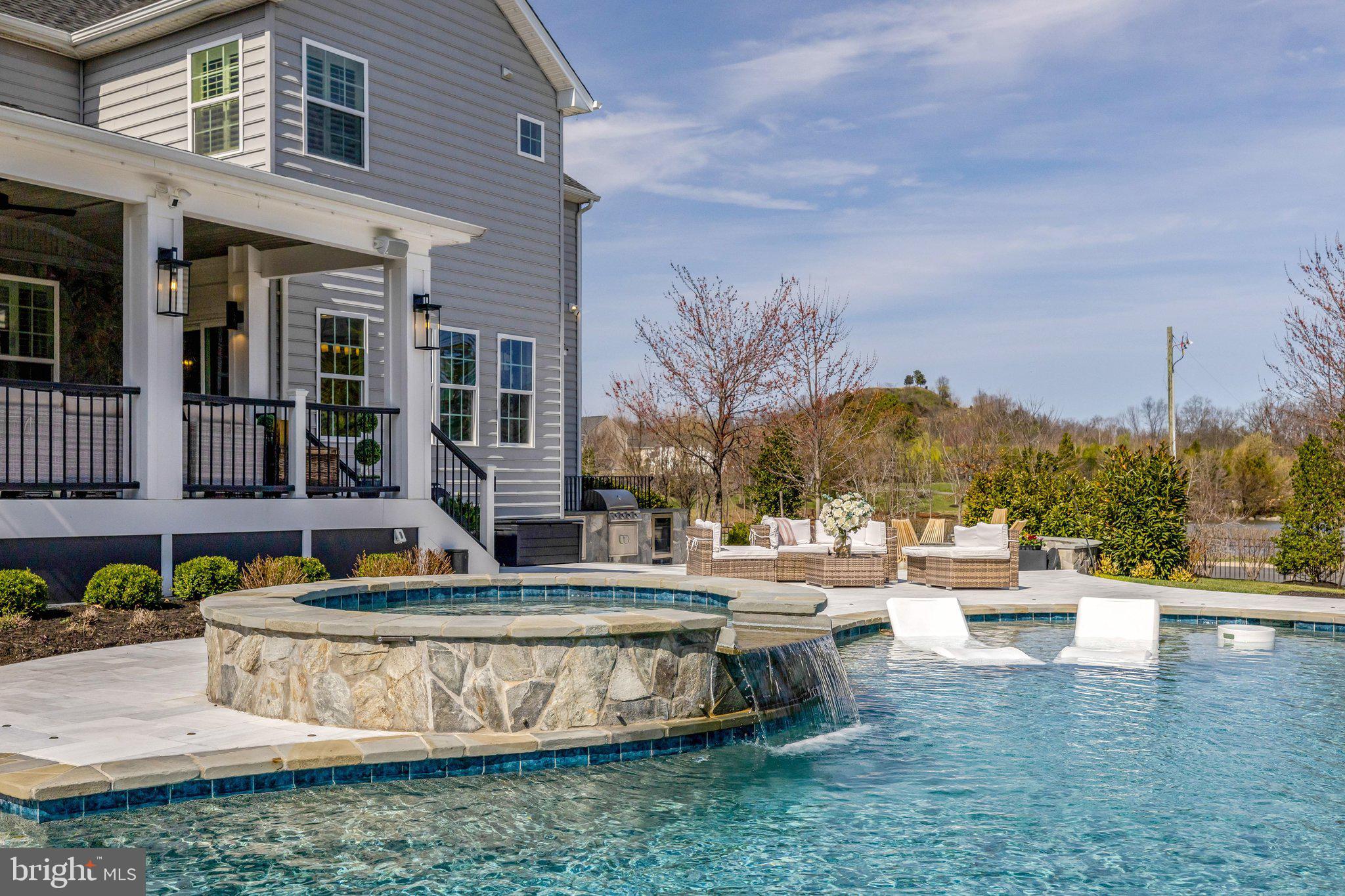 DAWSON'S CORNER - Residential