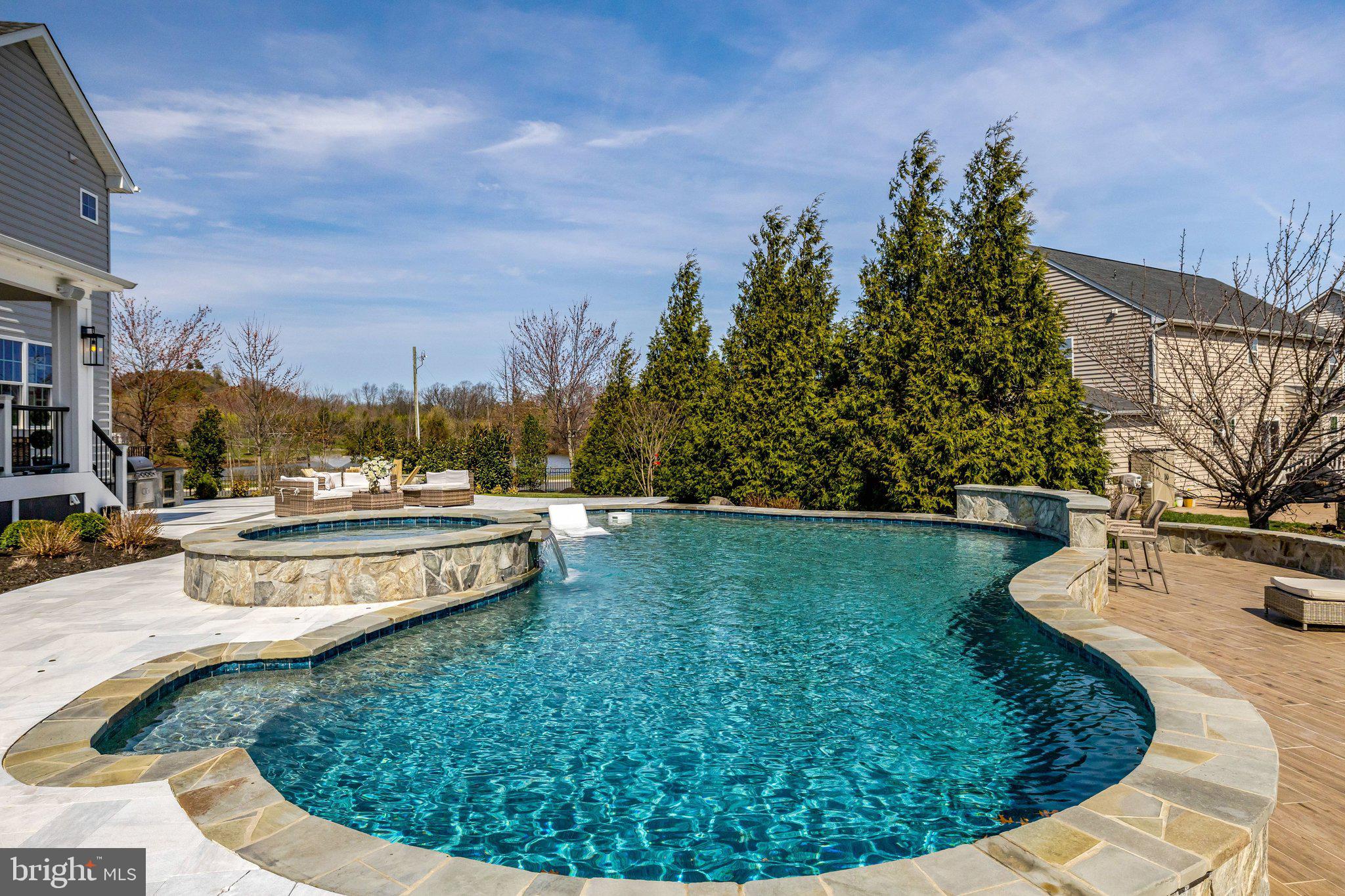 DAWSON'S CORNER - Residential