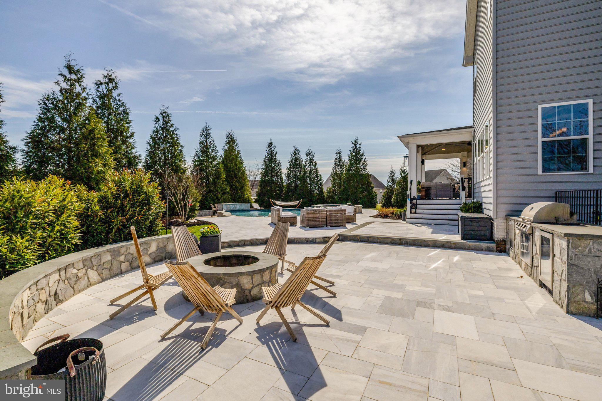 DAWSON'S CORNER - Residential