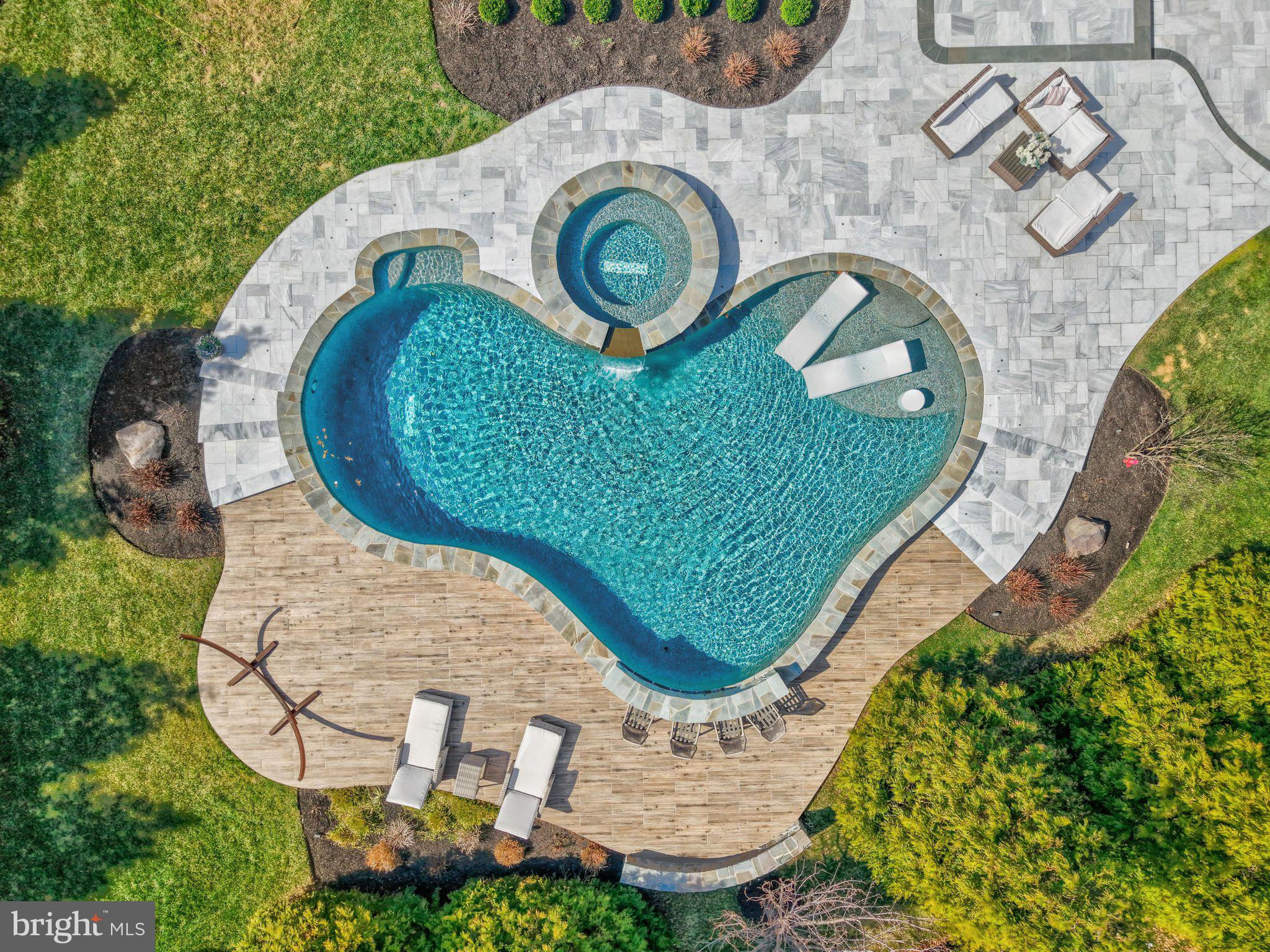 DAWSON'S CORNER - Residential