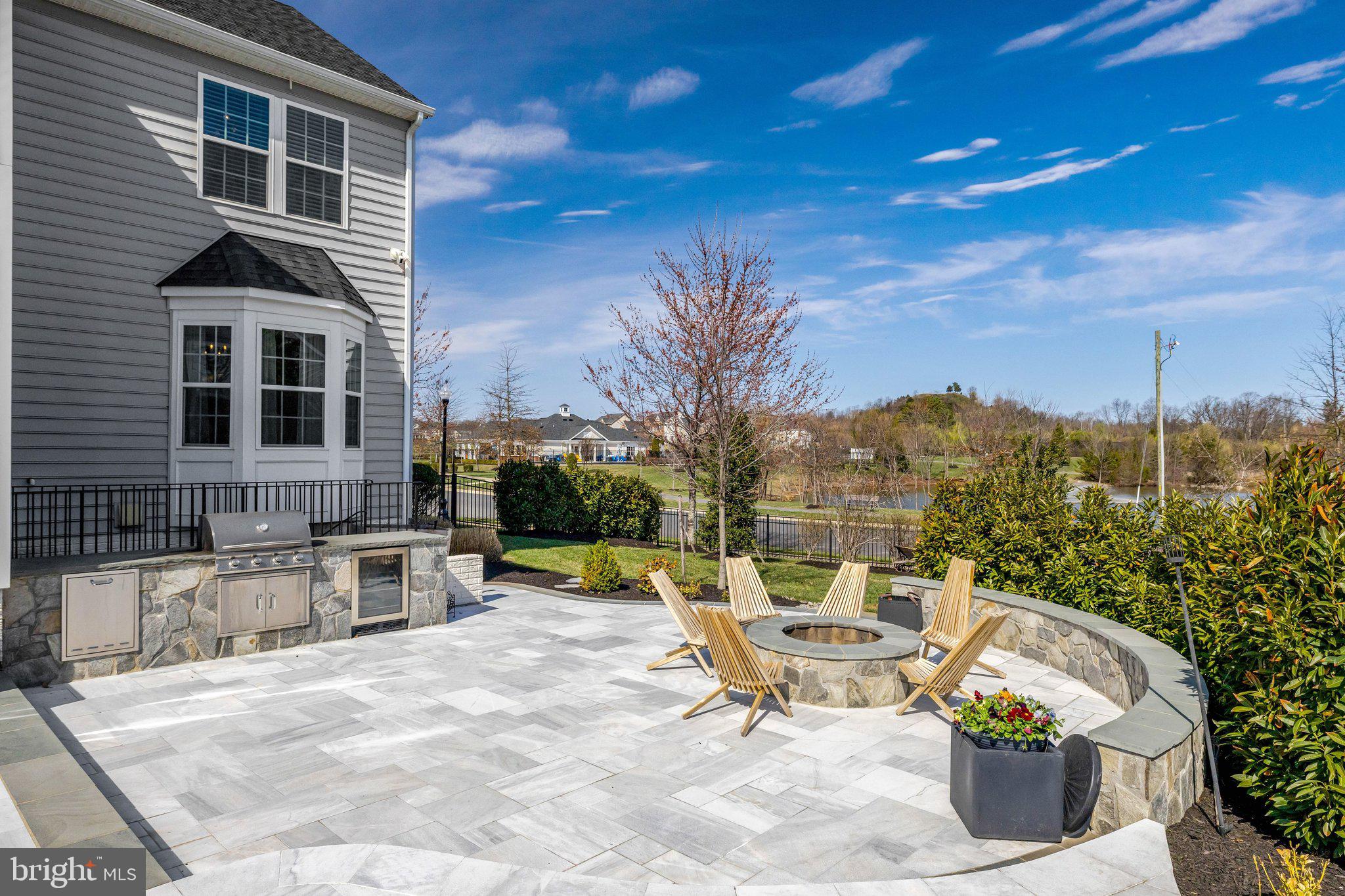 DAWSON'S CORNER - Residential