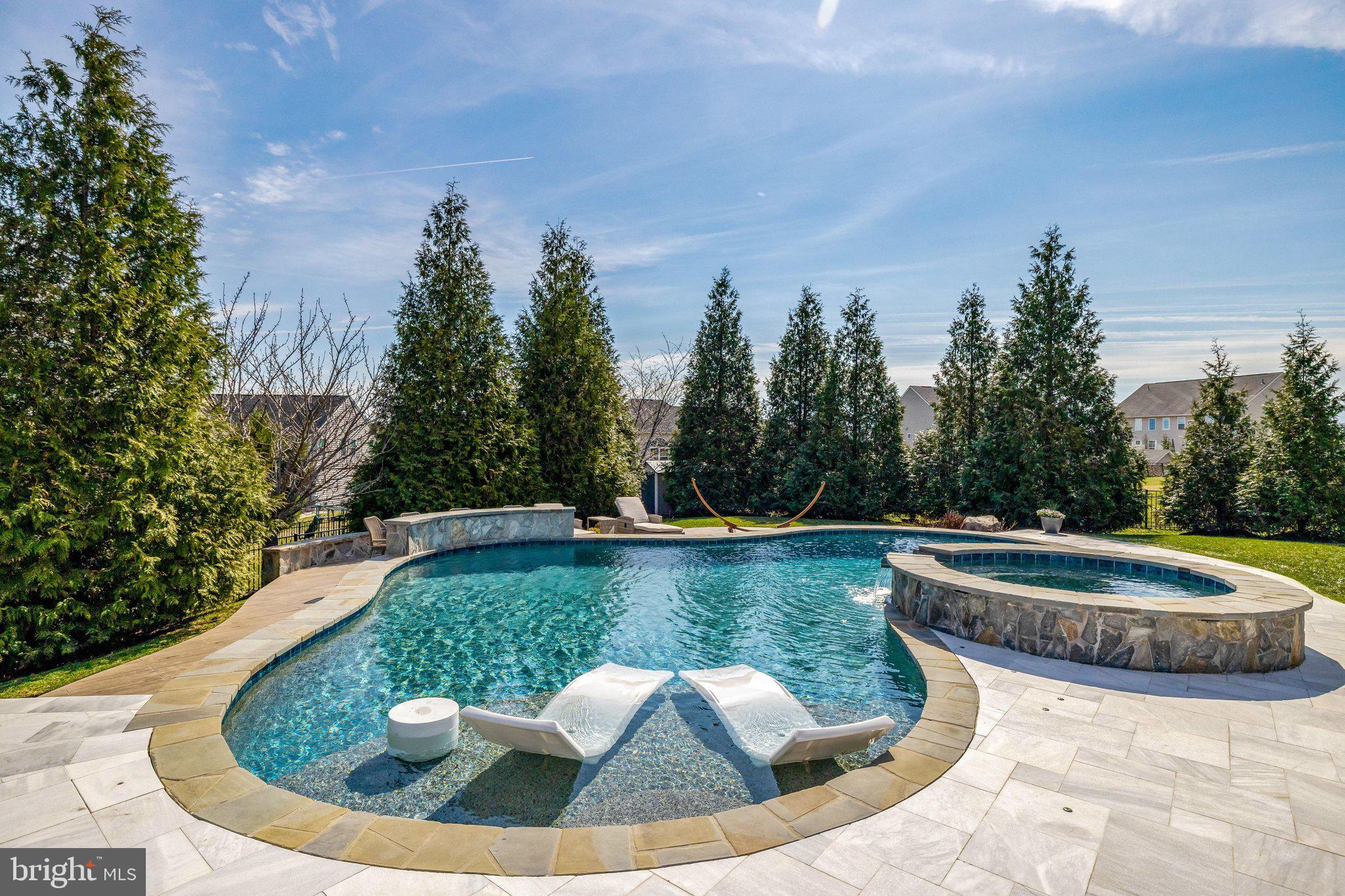 DAWSON'S CORNER - Residential