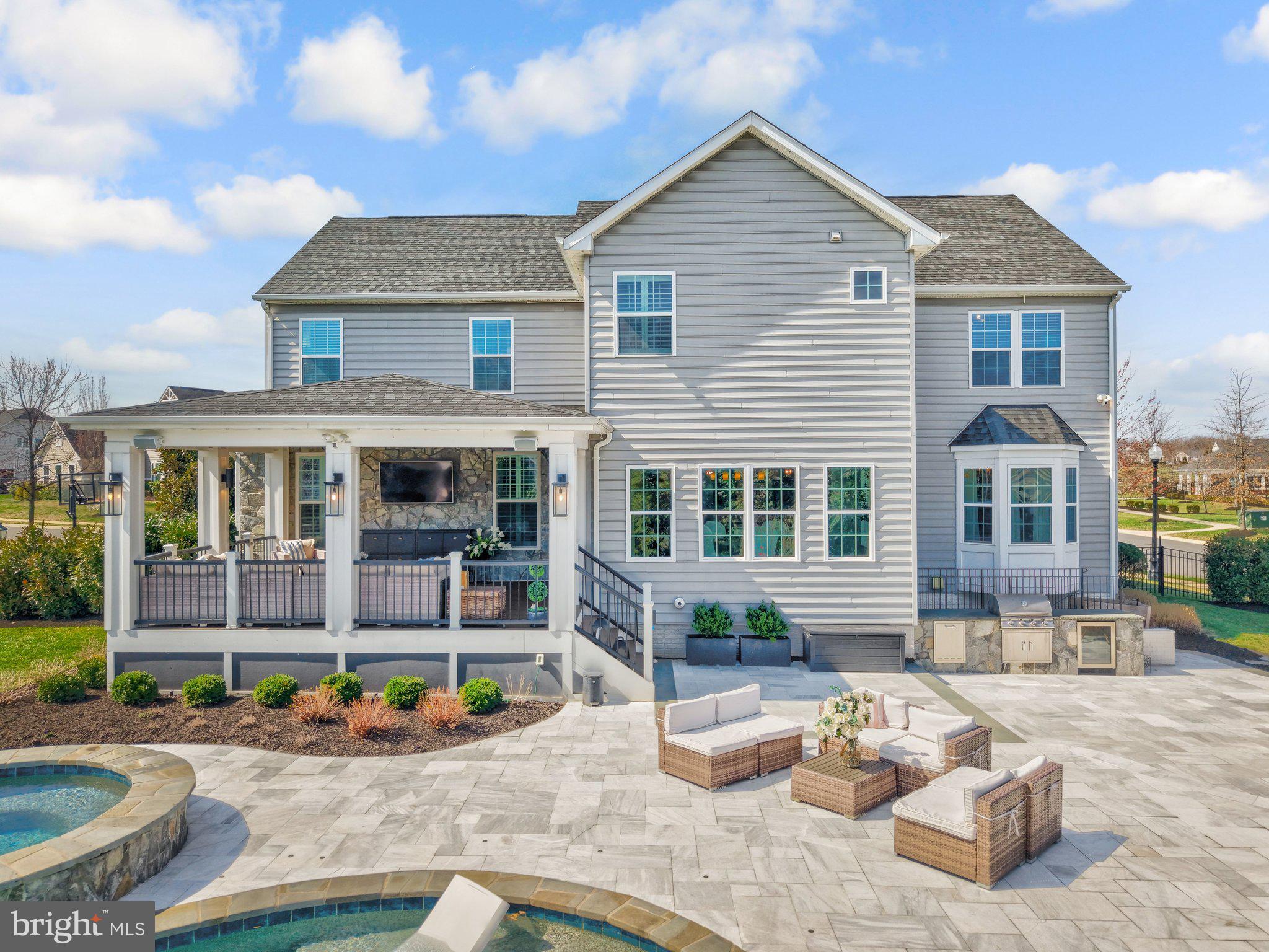 DAWSON'S CORNER - Residential