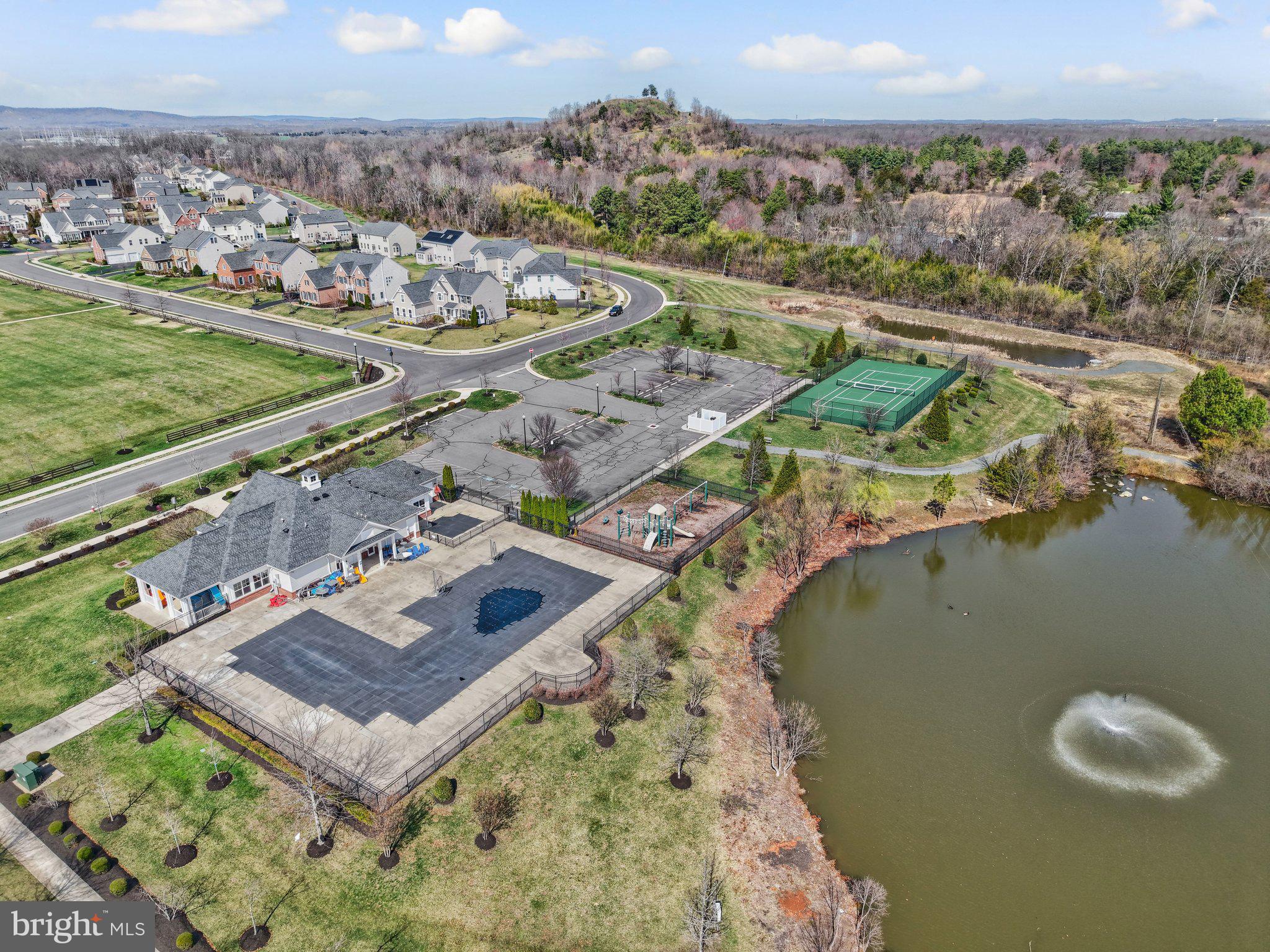 DAWSON'S CORNER - Residential