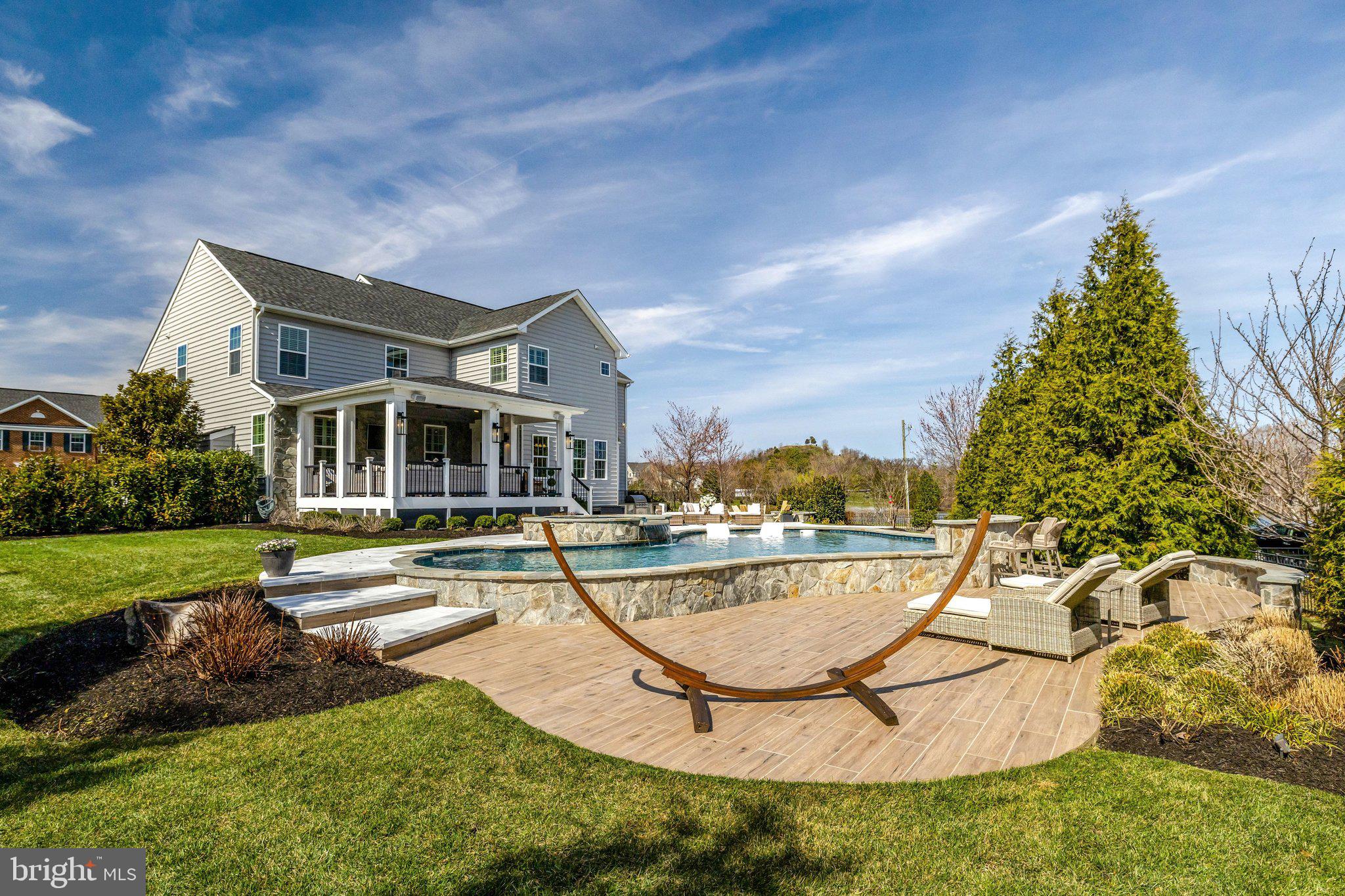 DAWSON'S CORNER - Residential