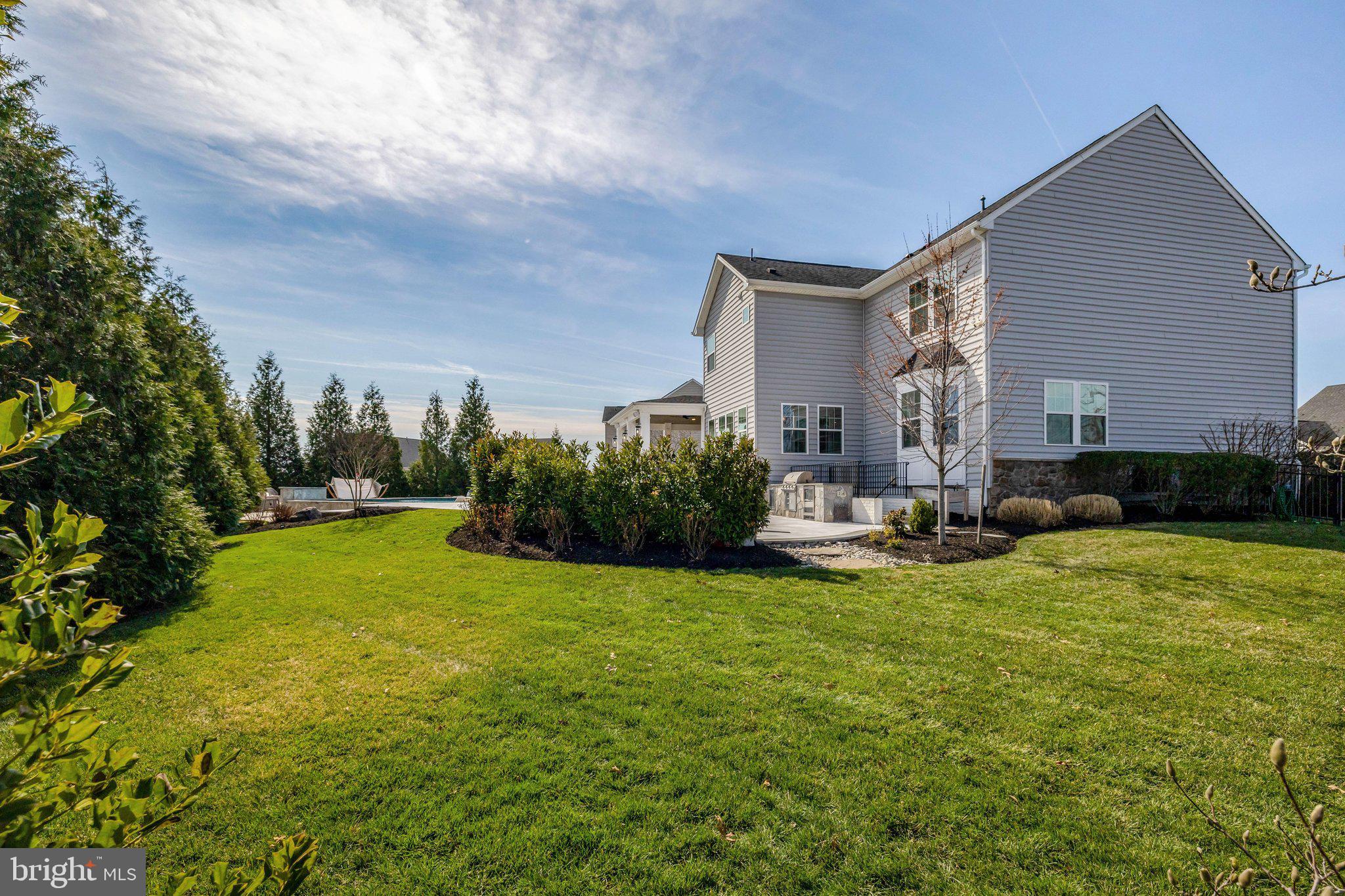 DAWSON'S CORNER - Residential