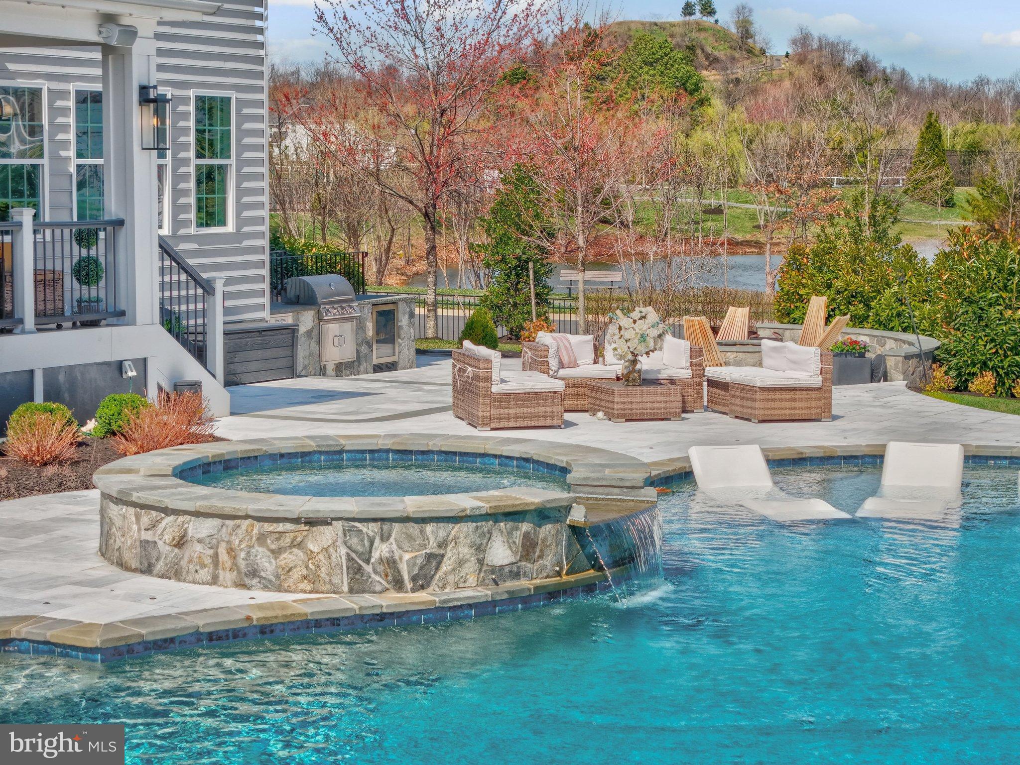 DAWSON'S CORNER - Residential