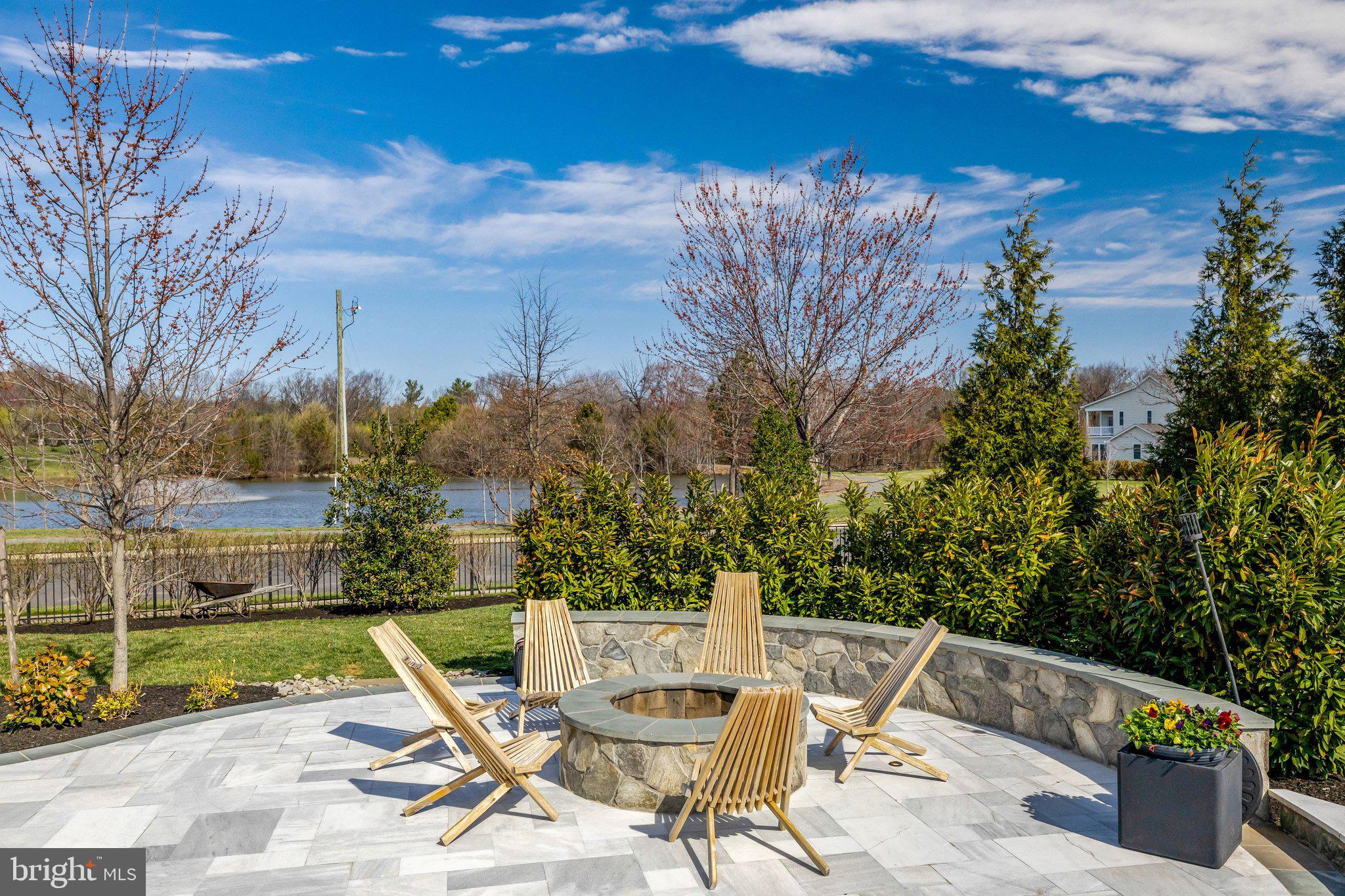 DAWSON'S CORNER - Residential