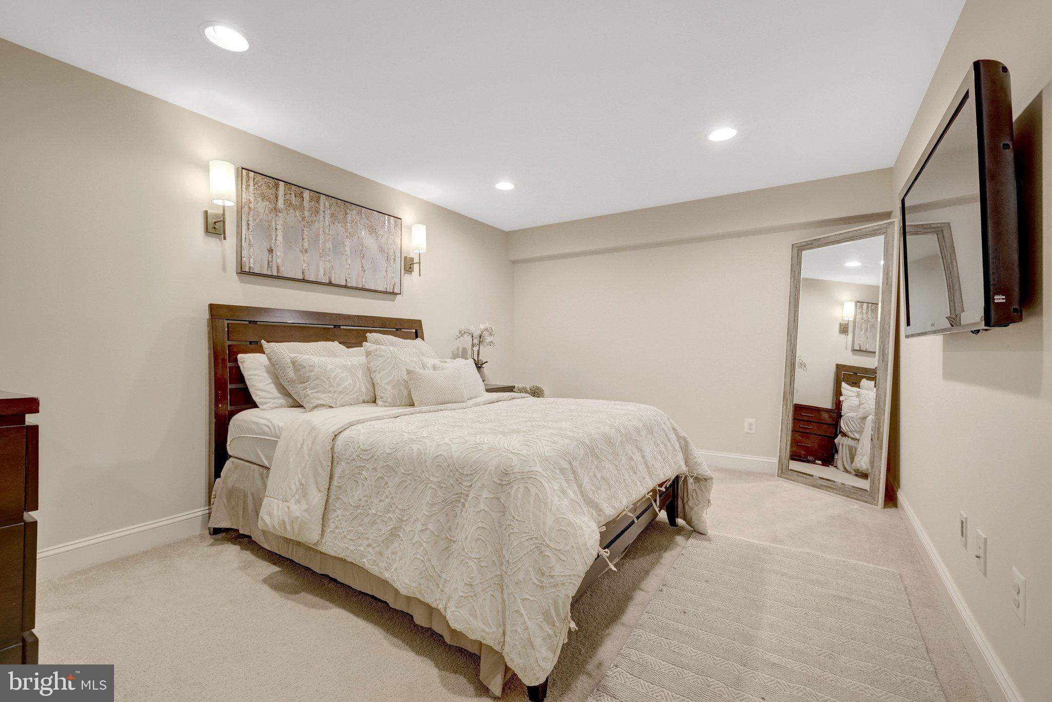 DAWSON'S CORNER - Residential