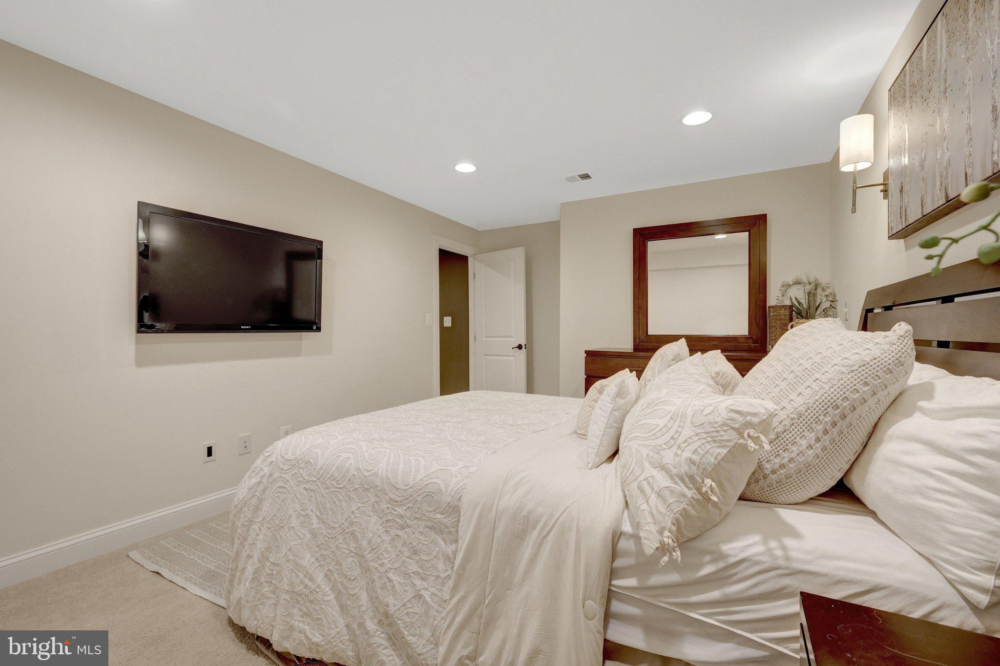 DAWSON'S CORNER - Residential