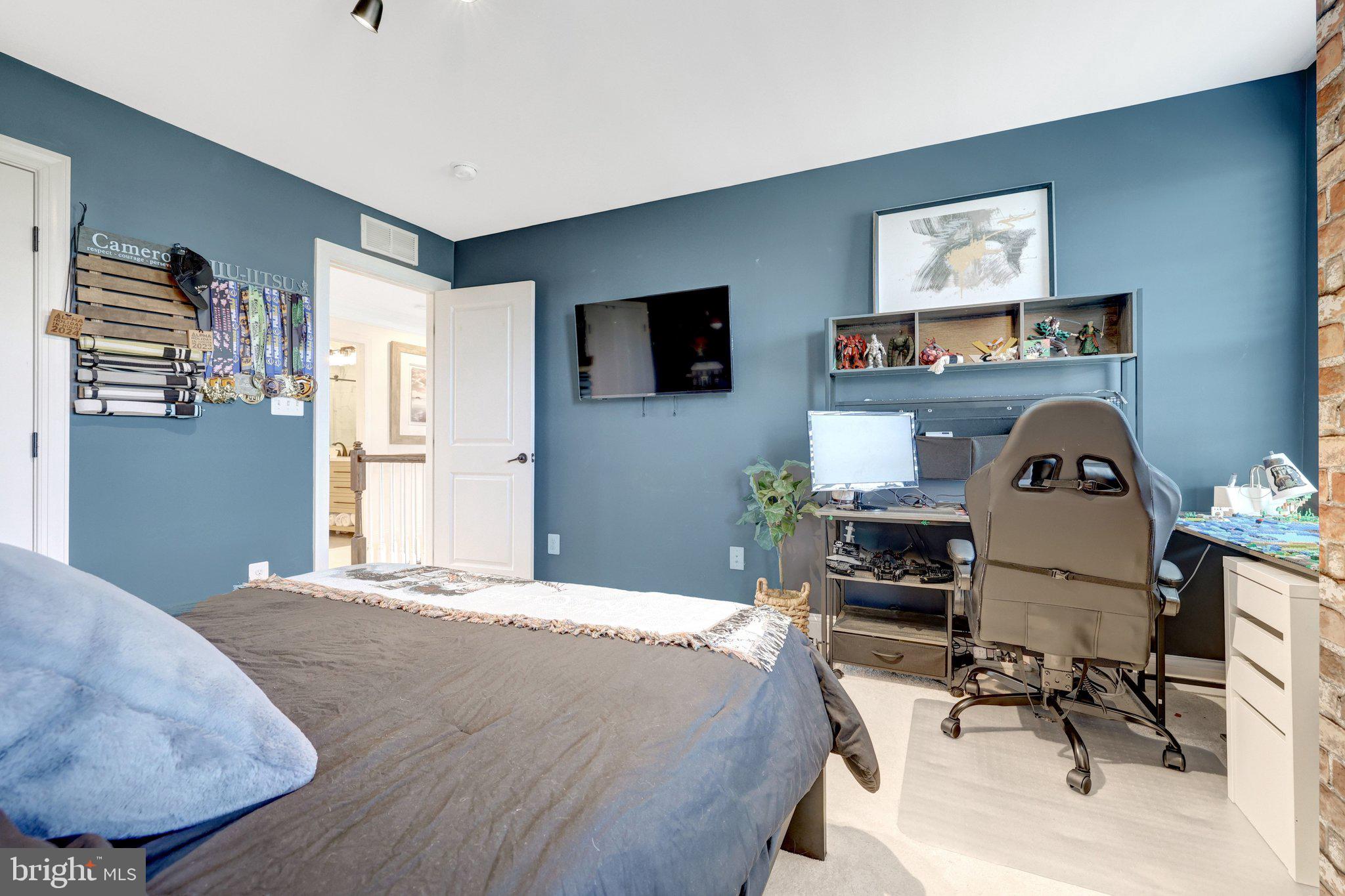 DAWSON'S CORNER - Residential