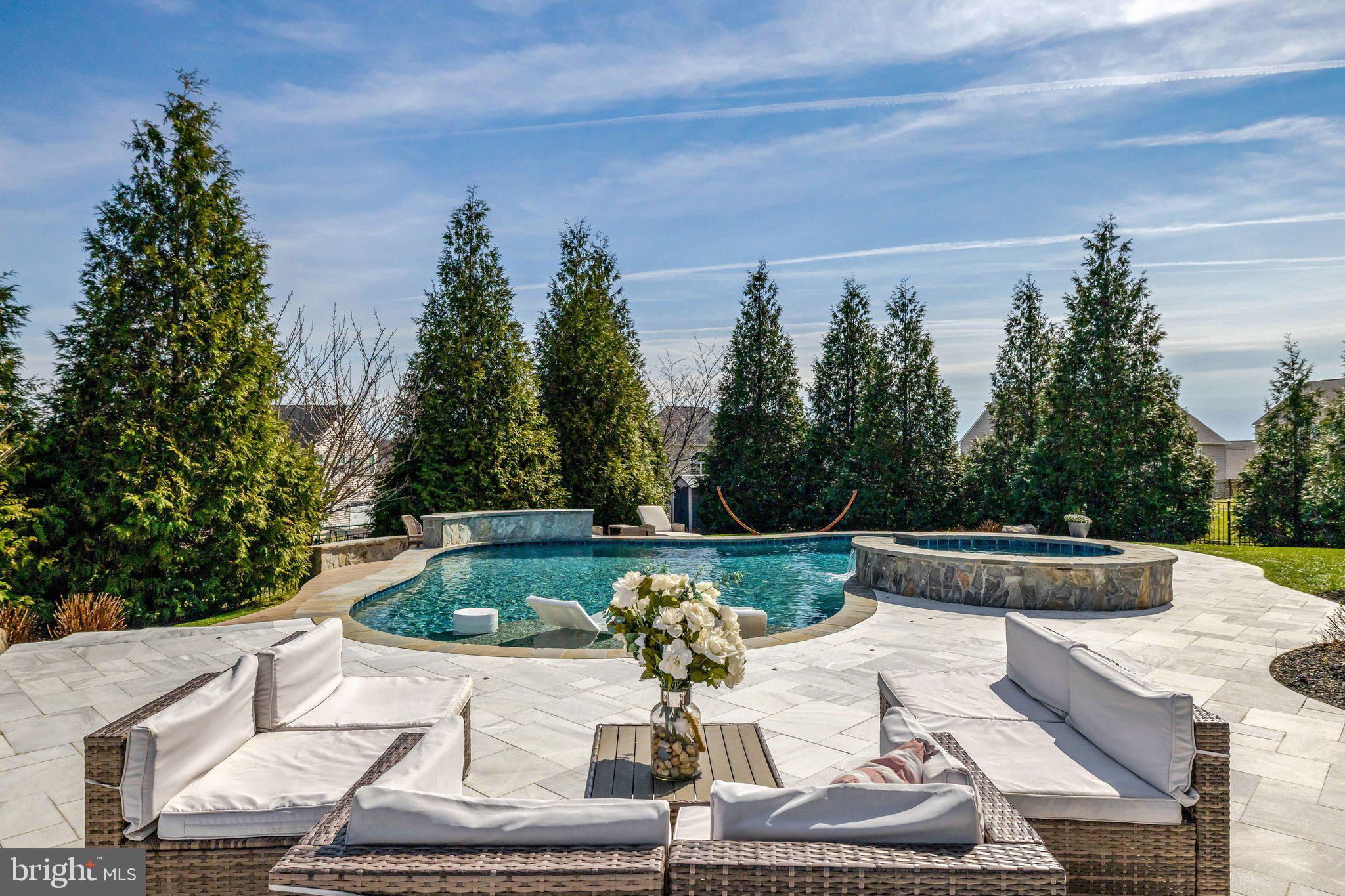 DAWSON'S CORNER - Residential