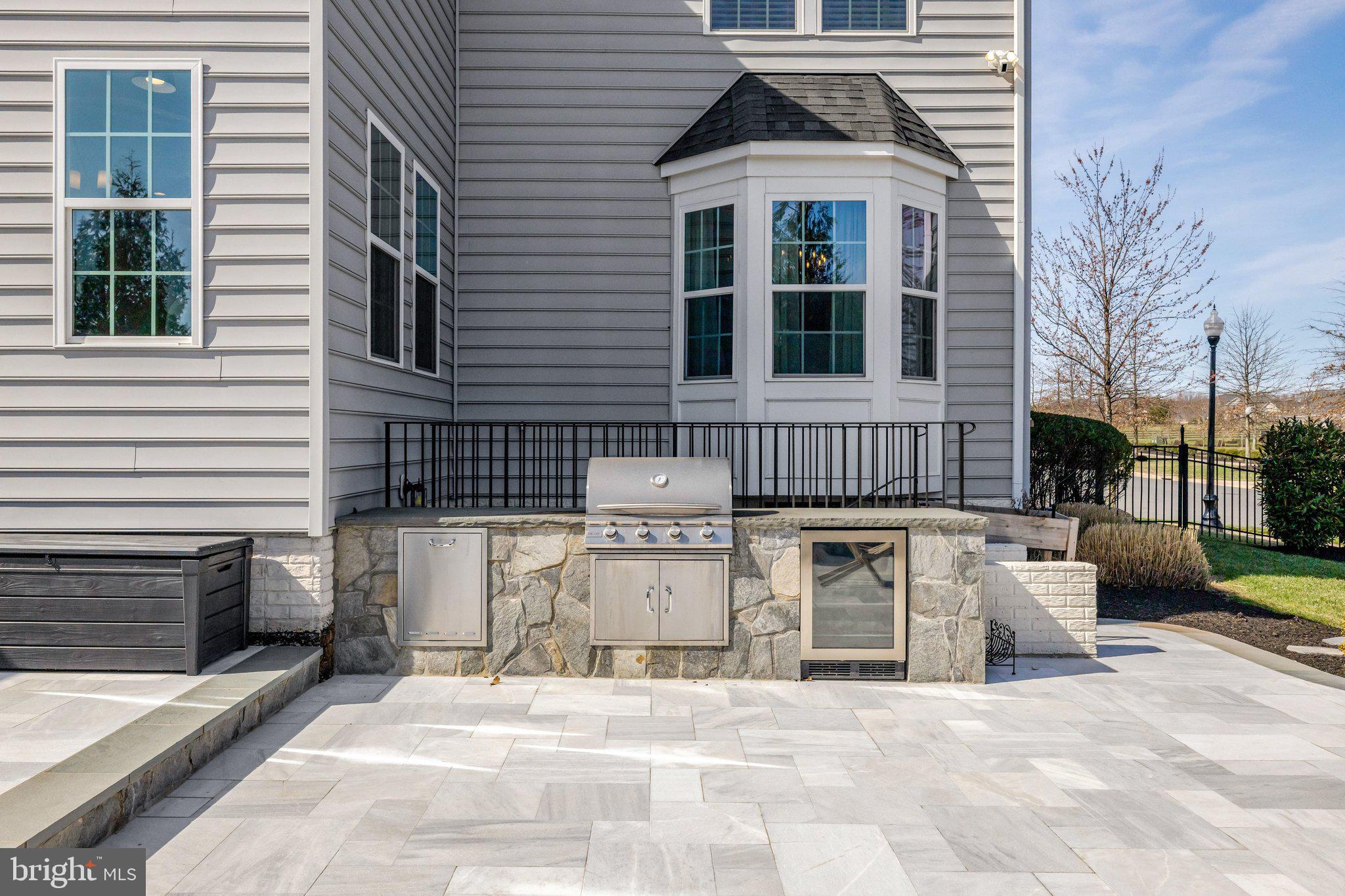 DAWSON'S CORNER - Residential