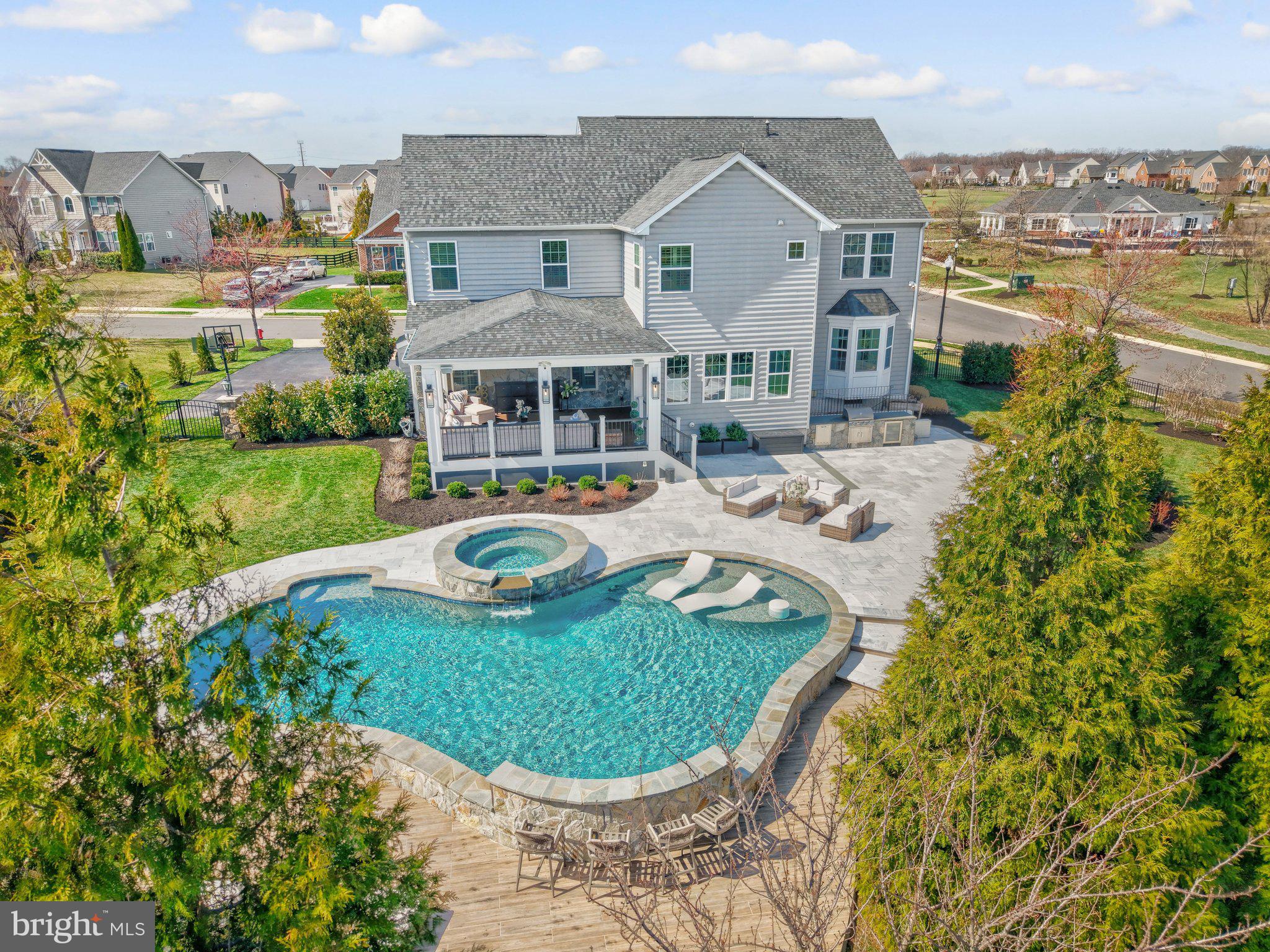 DAWSON'S CORNER - Residential