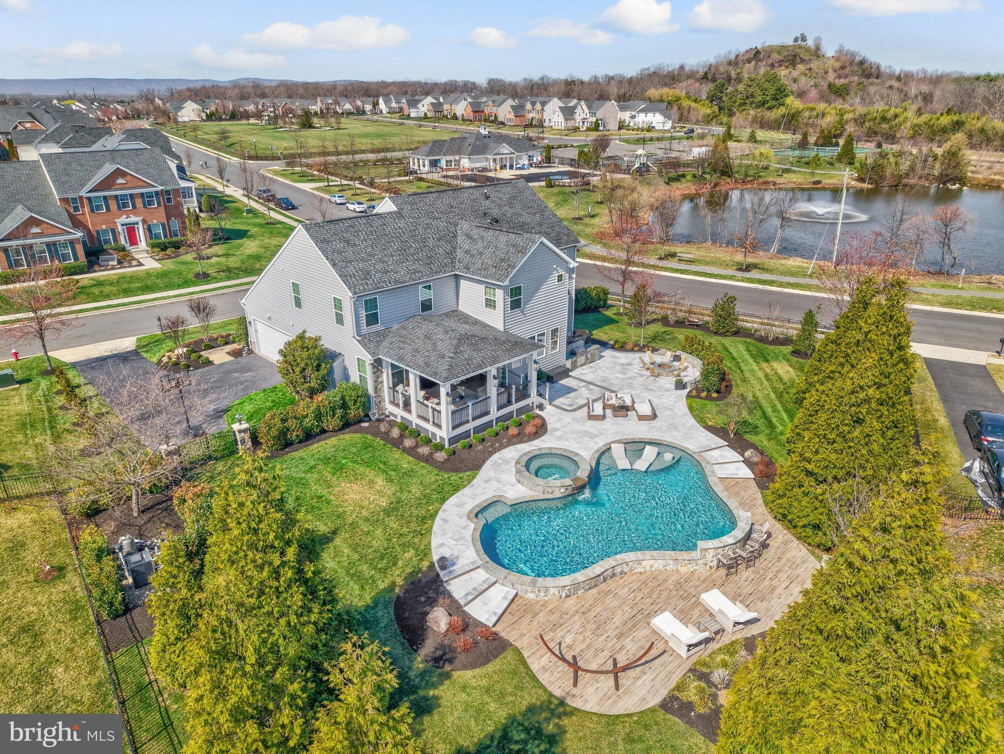 DAWSON'S CORNER - Residential