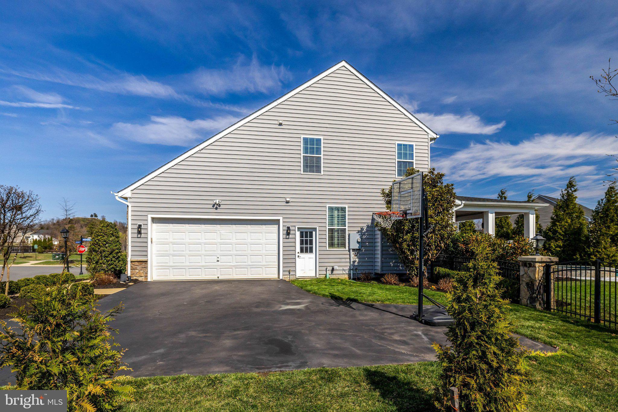 DAWSON'S CORNER - Residential