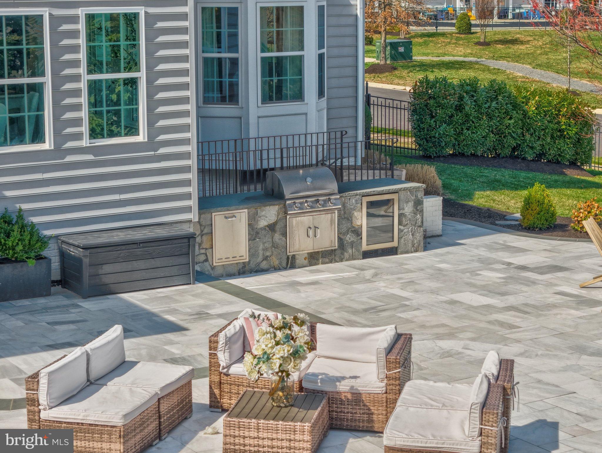 DAWSON'S CORNER - Residential