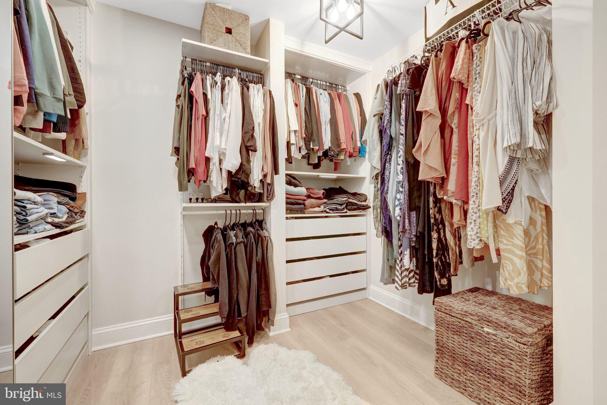 DAWSON'S CORNER - Residential