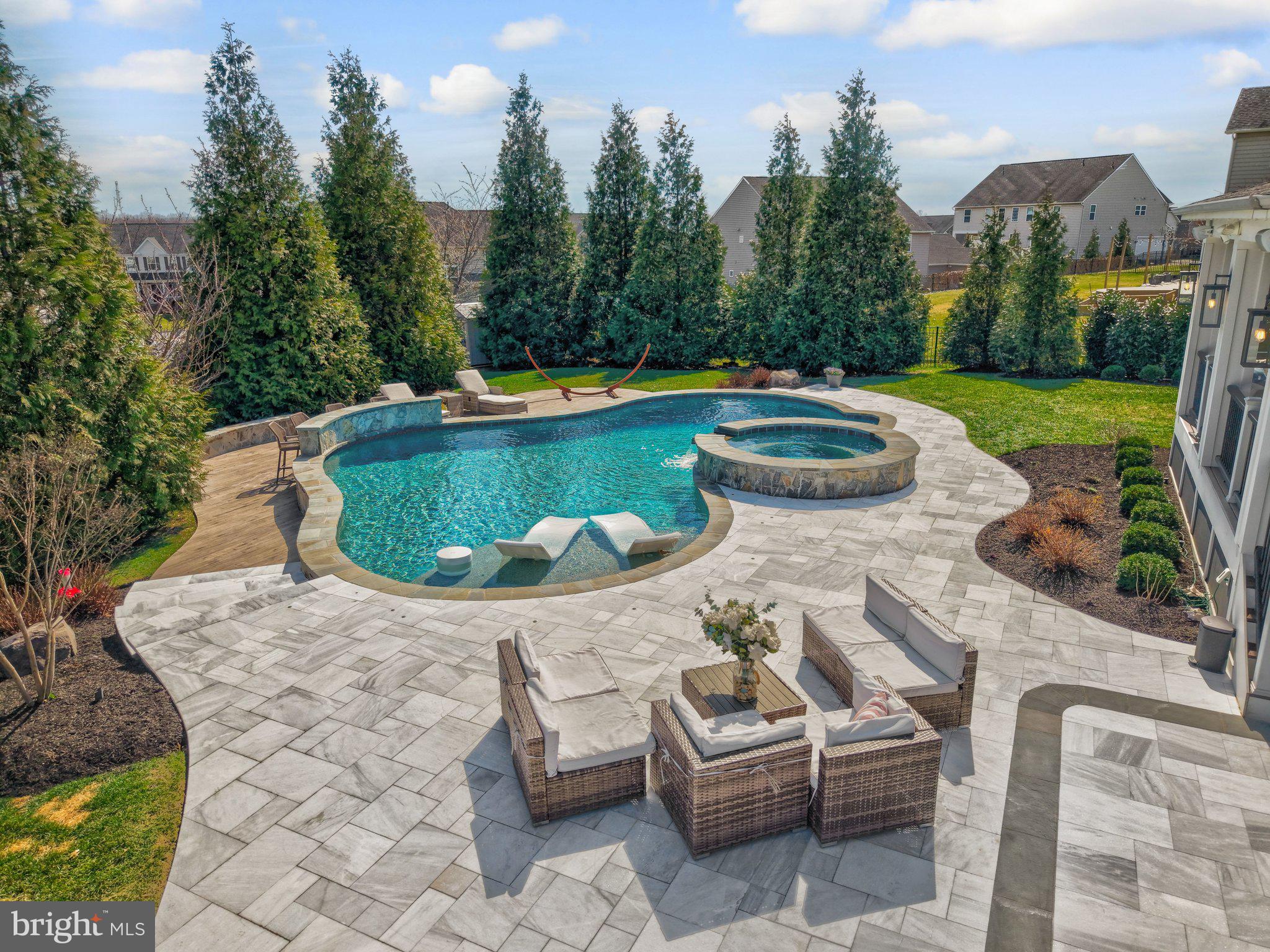 DAWSON'S CORNER - Residential