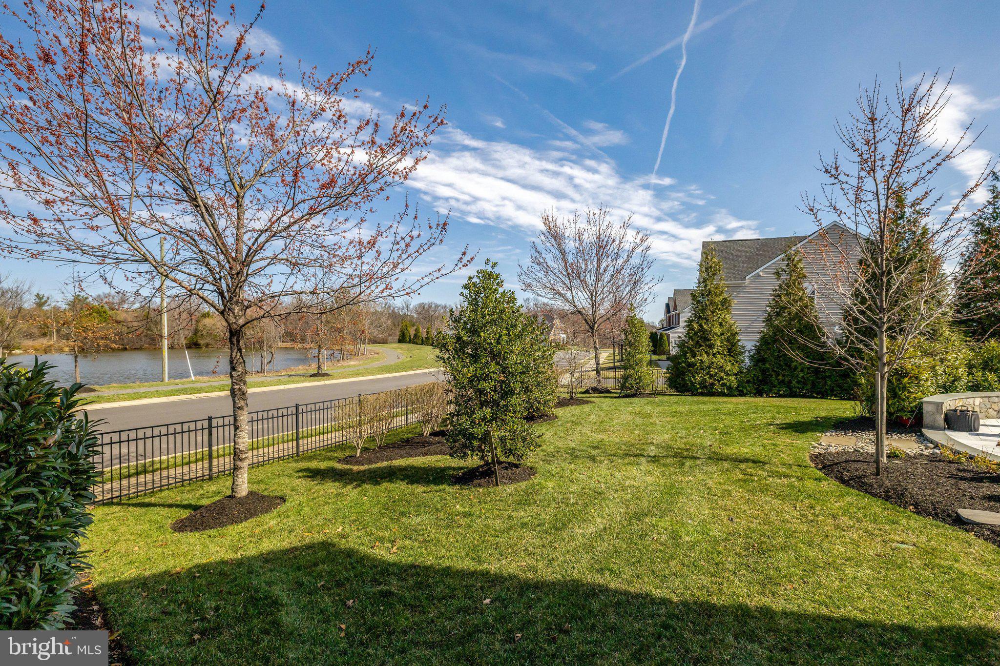 DAWSON'S CORNER - Residential