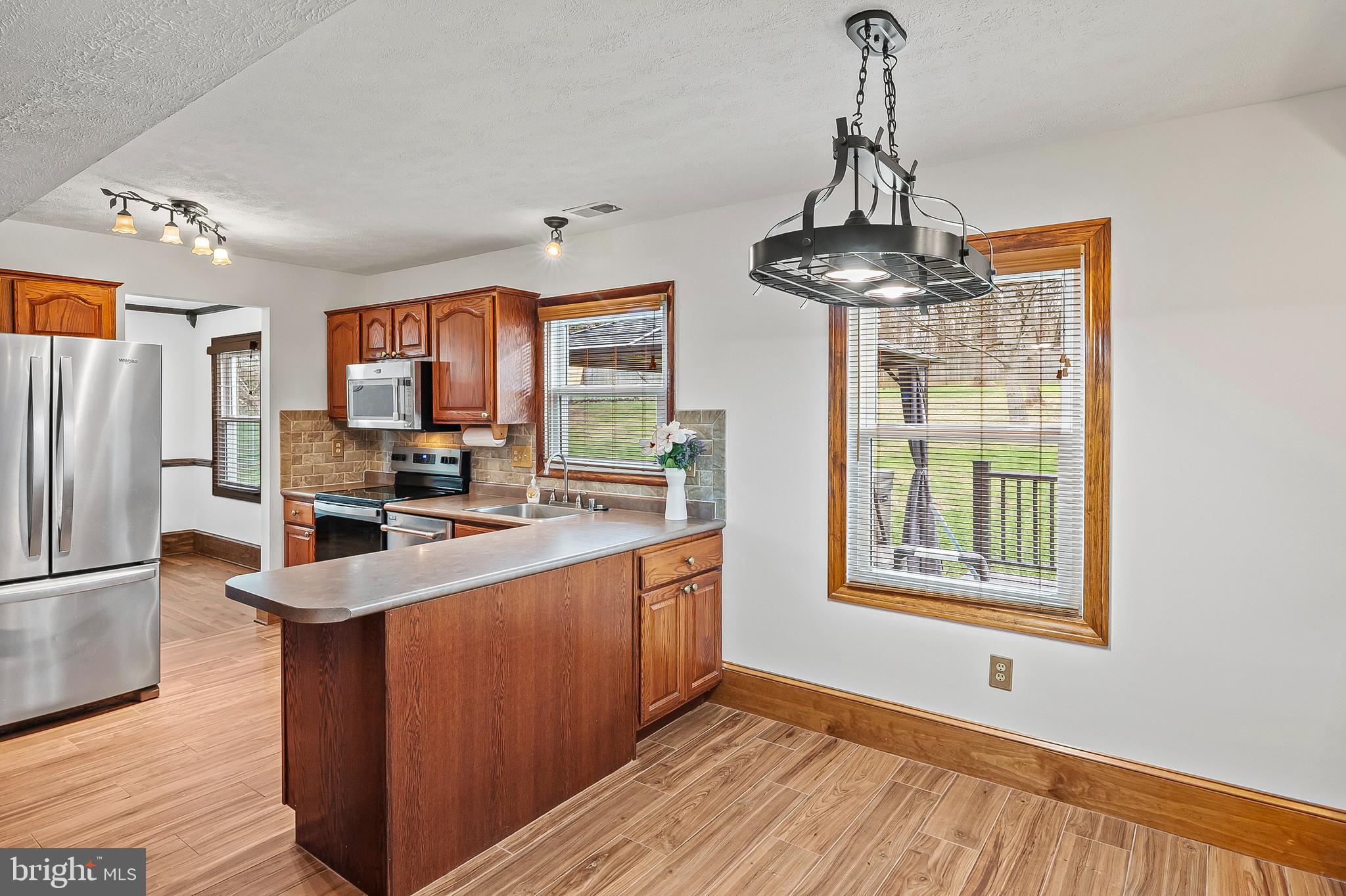 FOUR SEASONS ESTATES - Residential