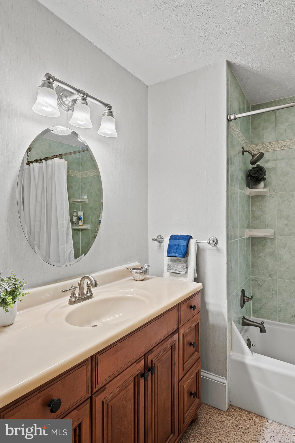 FOUR SEASONS ESTATES - Residential