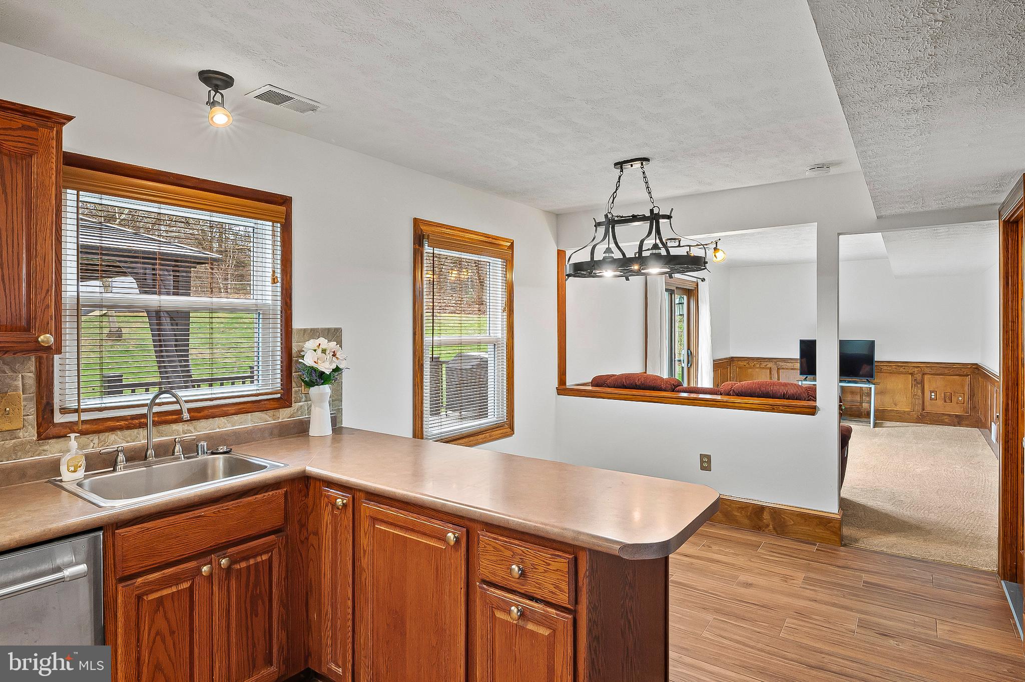 FOUR SEASONS ESTATES - Residential