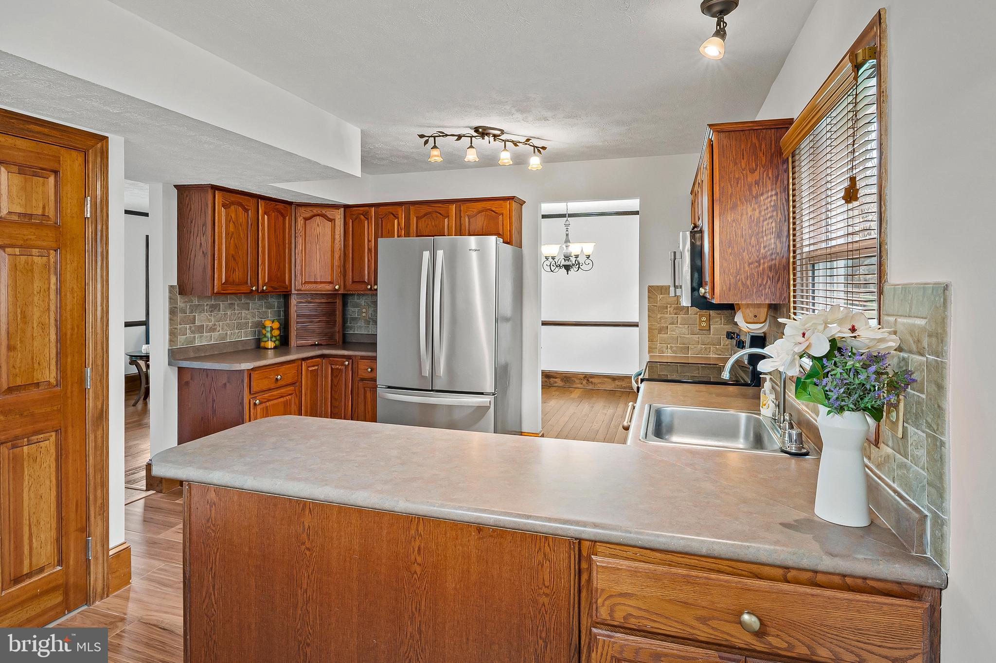 FOUR SEASONS ESTATES - Residential