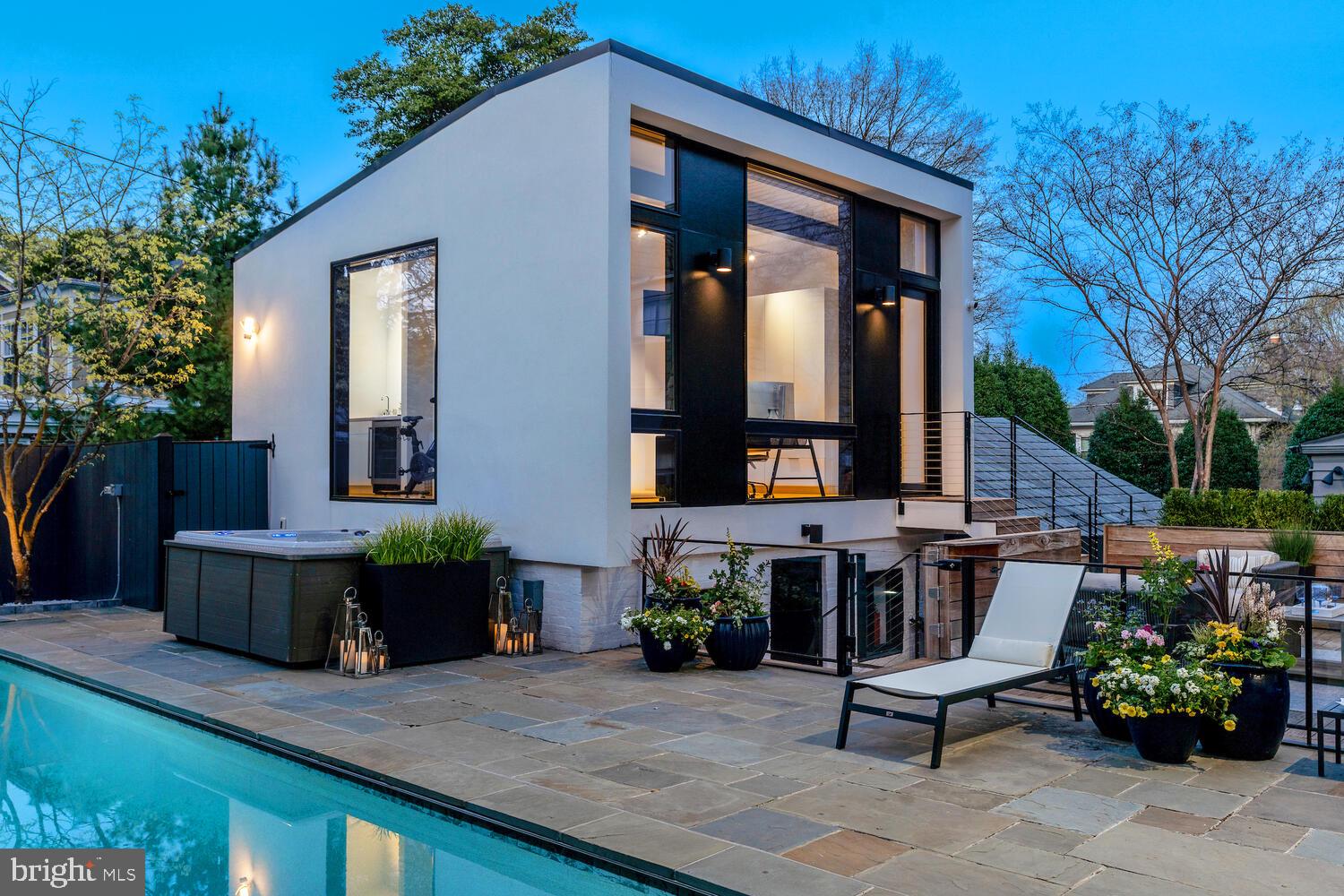 OBSERVATORY CIRCLE - Residential