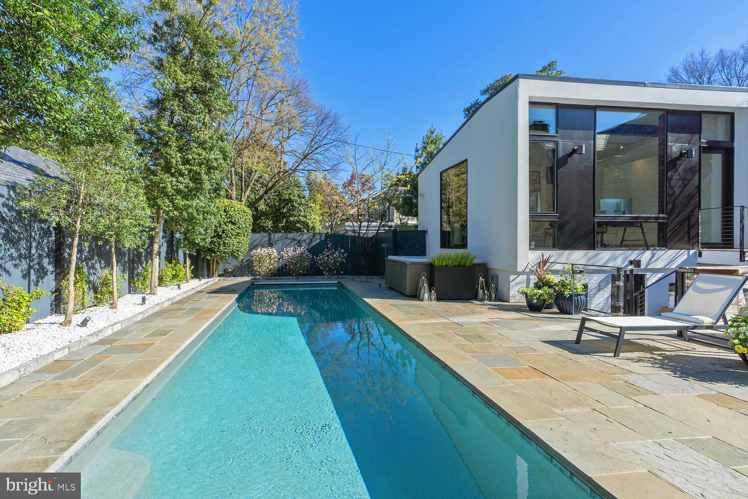 OBSERVATORY CIRCLE - Residential