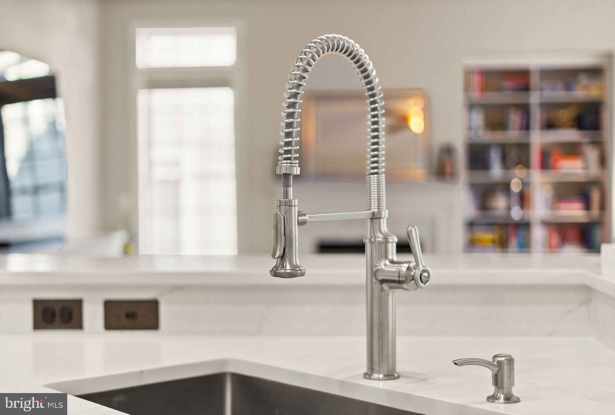 LANSDOWNE ON THE POTOMAC - Residential