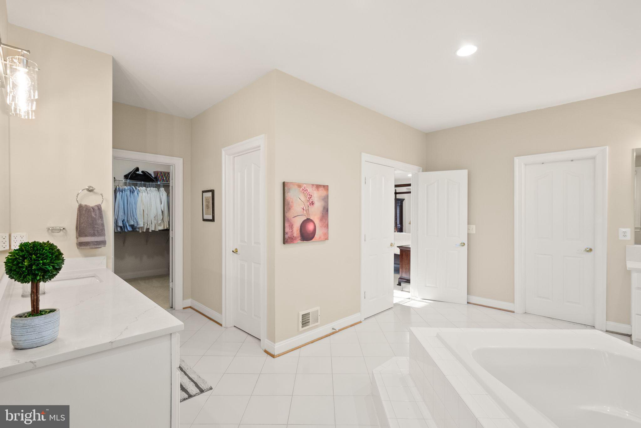 LANSDOWNE ON THE POTOMAC - Residential