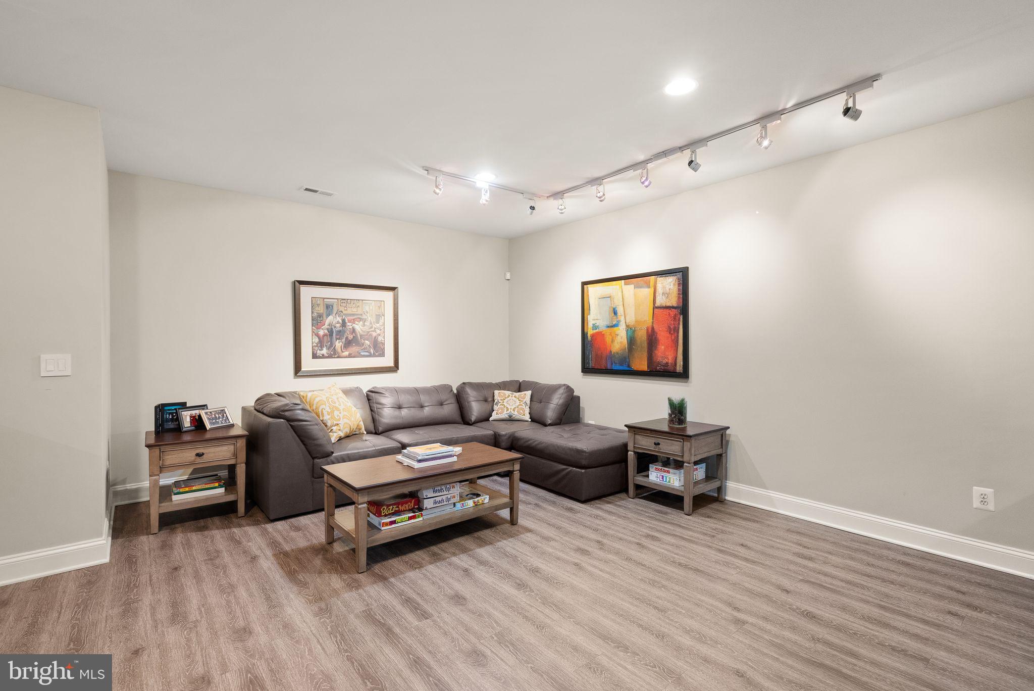 LANSDOWNE ON THE POTOMAC - Residential