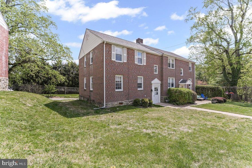 Beautiful 1 Bedroom Apartment located in the highly desirable Pilgrim Gardens section of Drexel Hill. This Second Floor of a duplex apartment has been Recently Updated and includes New Kitchen Appliances and an Updated Bathroom. All freshly painted and spruced up hardwood floors. Washer and Dryer are in the basement along with a personal storage area. The rent Includes the Water Usage, Trash Removal, Lawn Care, and Snow Removal. Located on a Quiet Cul-De-Sac Lane, and walking distance to the Pilgrim Gardens Shopping Plaza and Aronimink Swim Club, and only minutes away from the newly designed Drexeline Town Center Shopping Center. A Pet is allowed for an additional $50. per month. This is easy living in a quiet and convenient location. Immediate Occupancy is available.