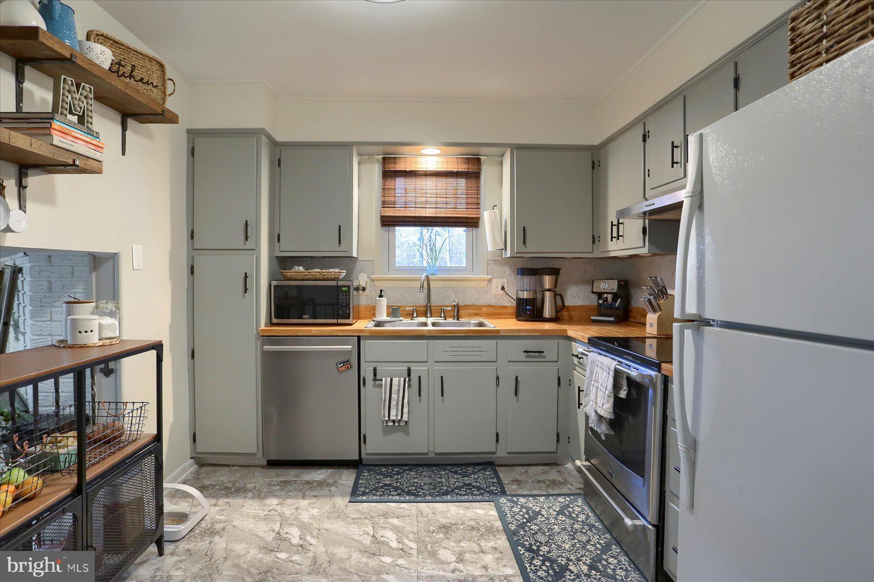 SKYLINE VIEW - Residential